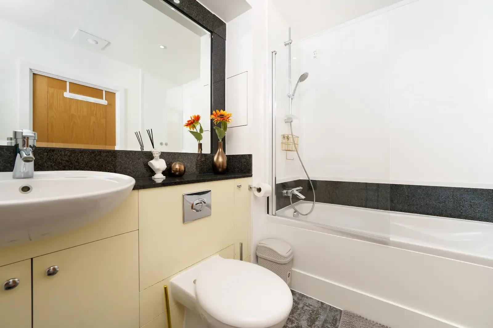 St George Wharf Apartment in SW8 2LS - Property image 16 - VivreStays