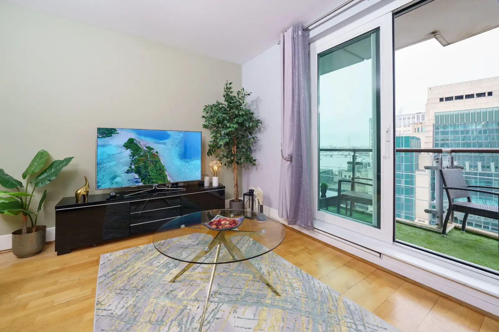 Thames View Apartment in SW8 2LS - Property image 5 - VivreStays