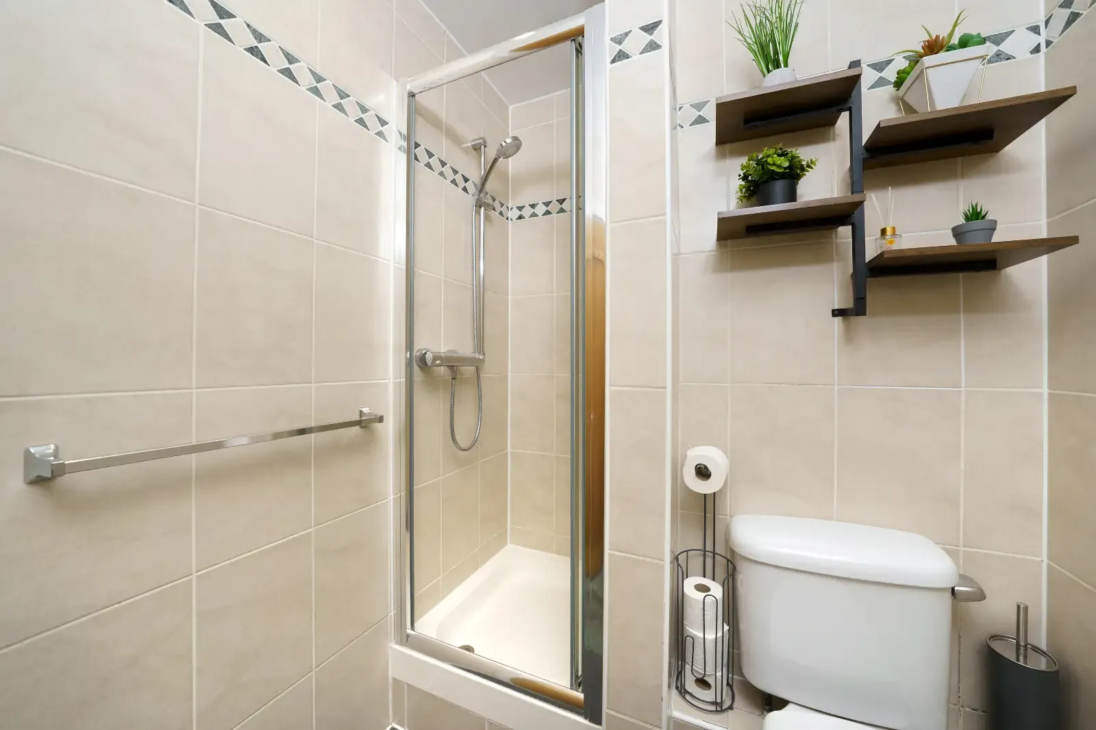 Thames View Apartment in SW8 2LS - Property image 11 - VivreStays