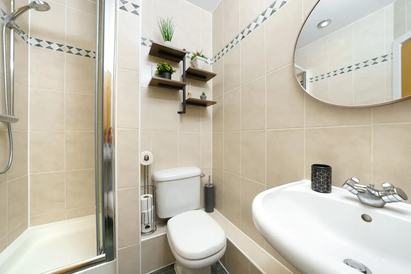 Thames View Apartment in SW8 2LS - Property image 12 - VivreStays