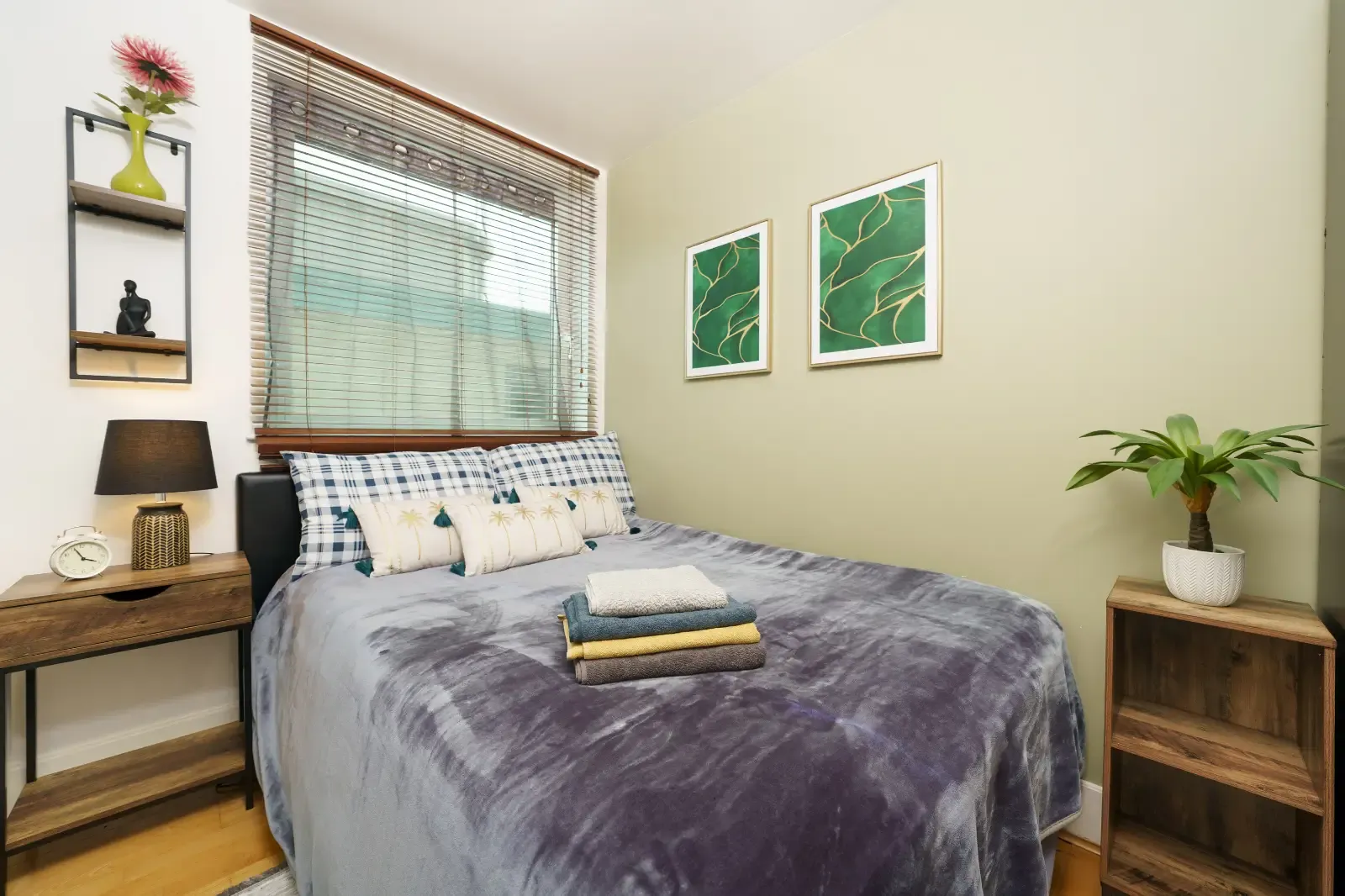 Thames View Apartment in SW8 2LS - Property image 13 - VivreStays