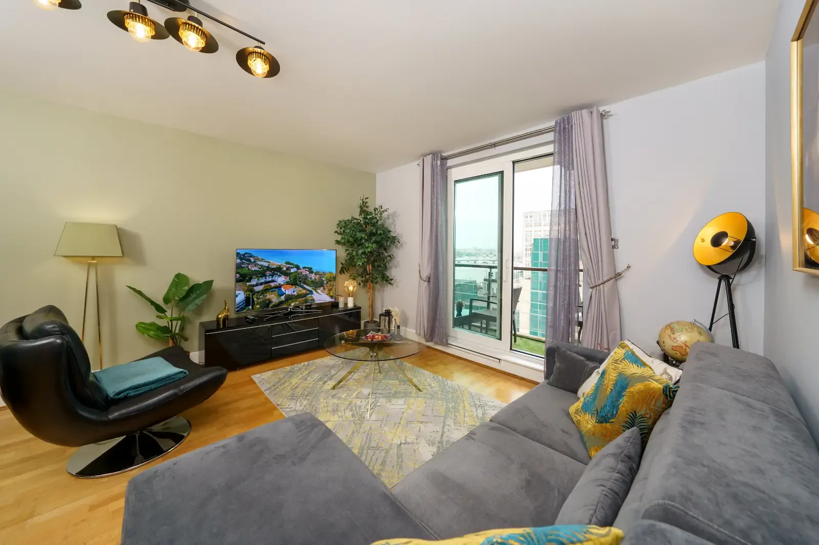 Thames View Apartment in SW8 2LS - Property image 20 - VivreStays