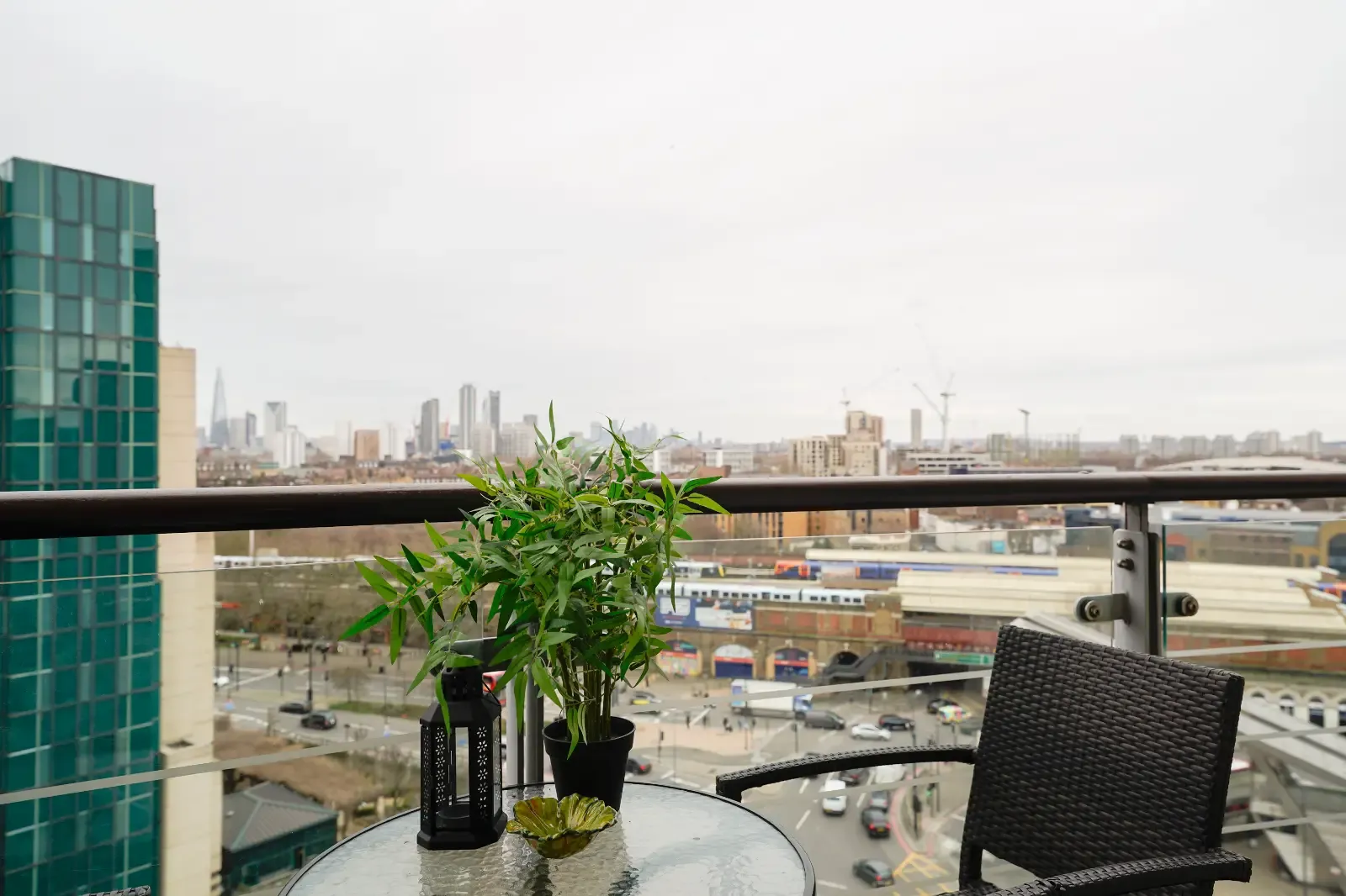 Thames View Apartment in SW8 2LS - Property image 24 - VivreStays