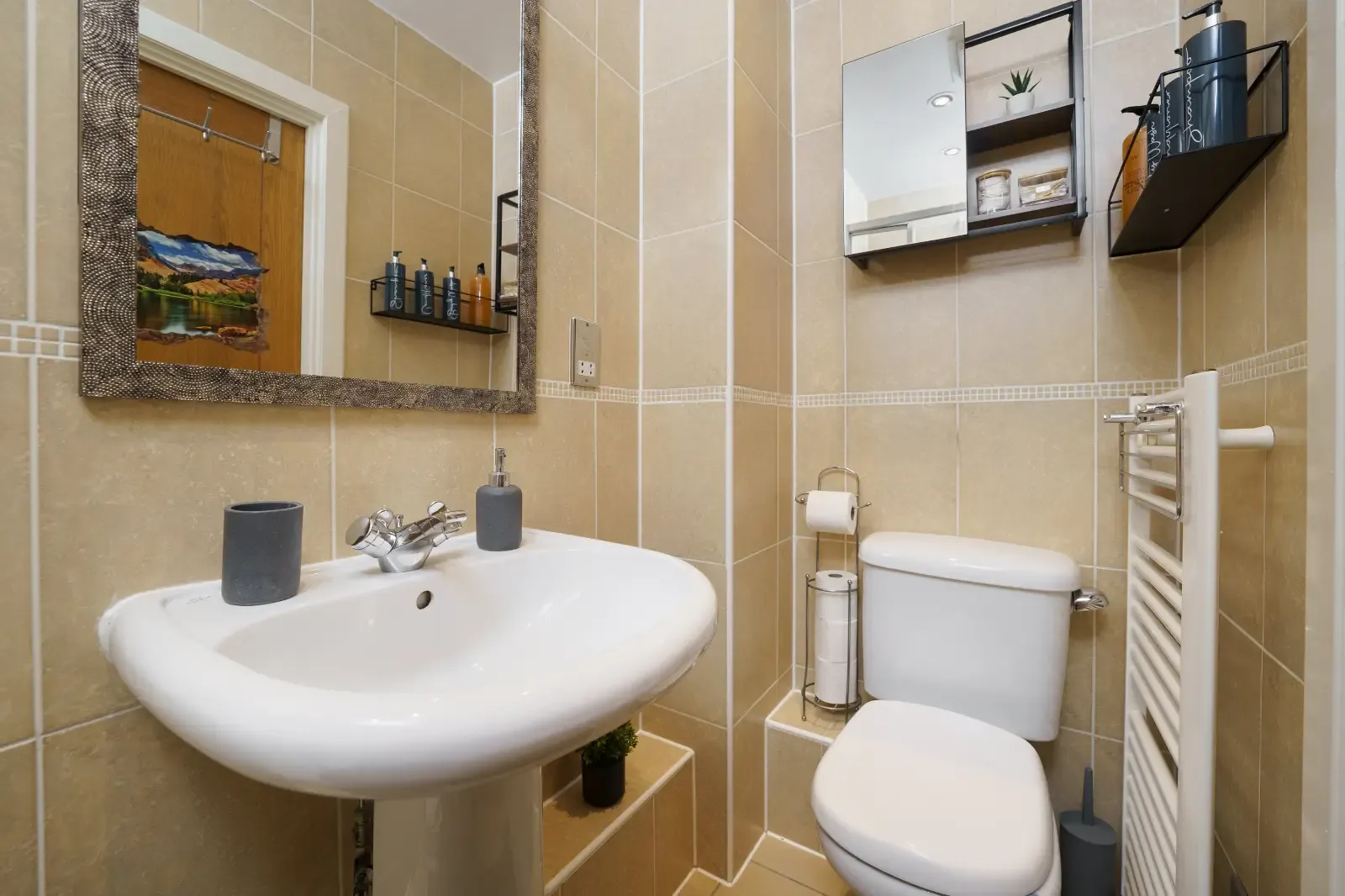 River Side Apartment in SW8 2LS - Property image 9 - VivreStays