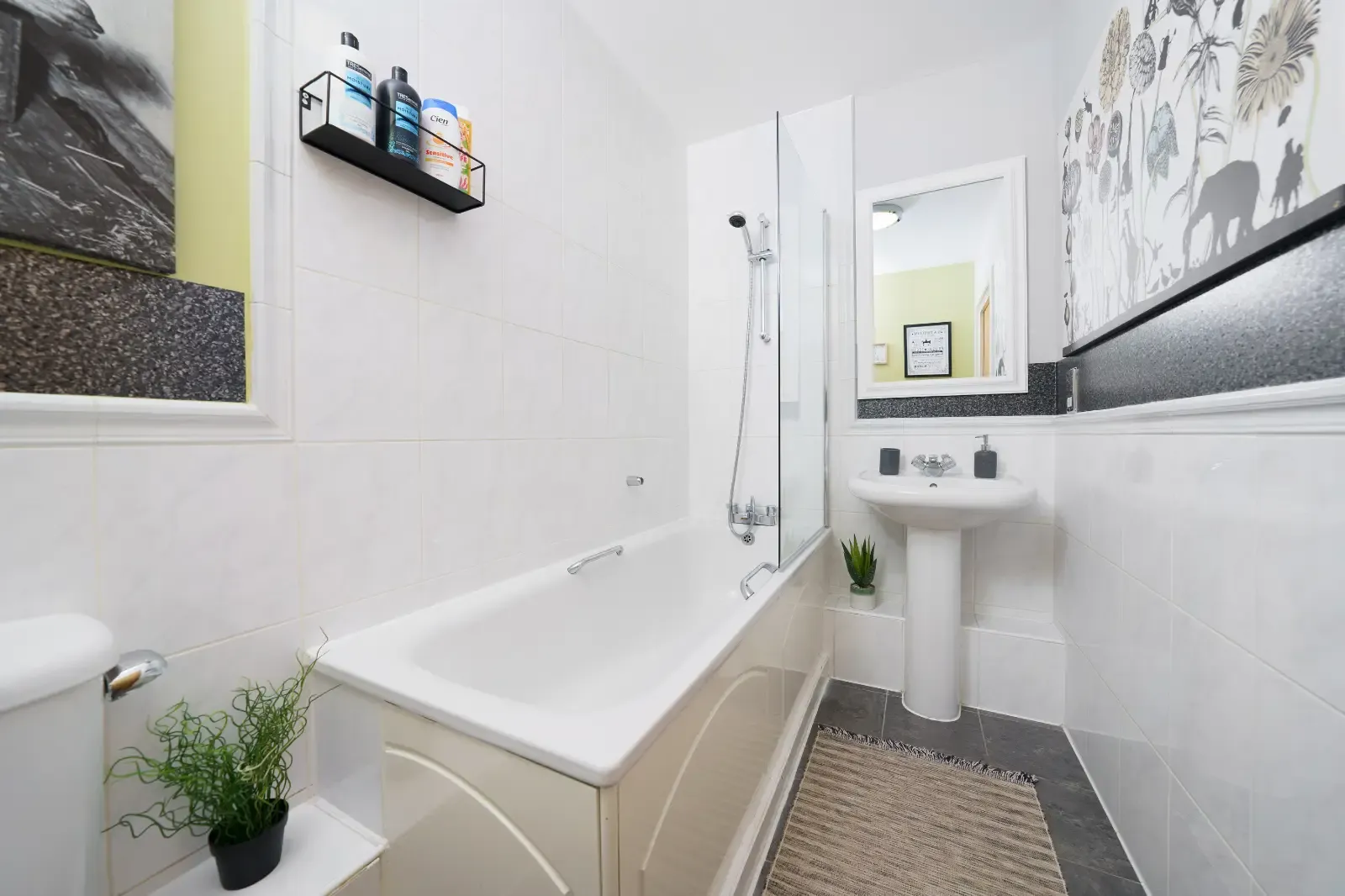 River Side Apartment in SW8 2LS - Property image 11 - VivreStays