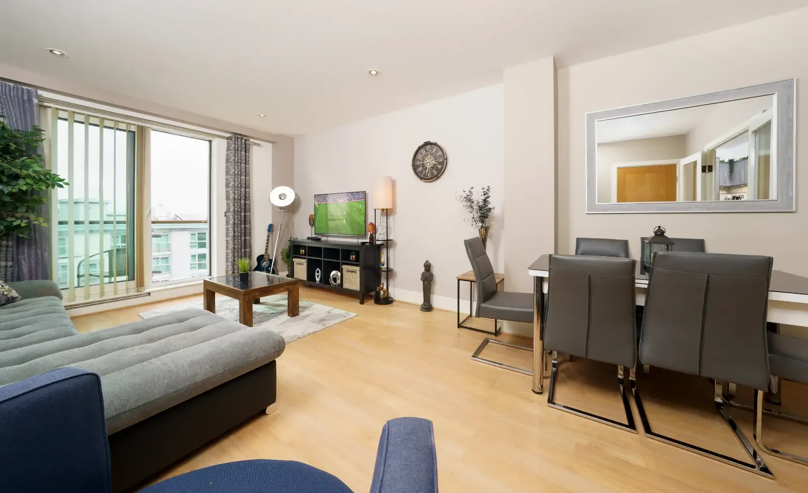 River Side Apartment in SW8 2LS - Property image 12 - VivreStays