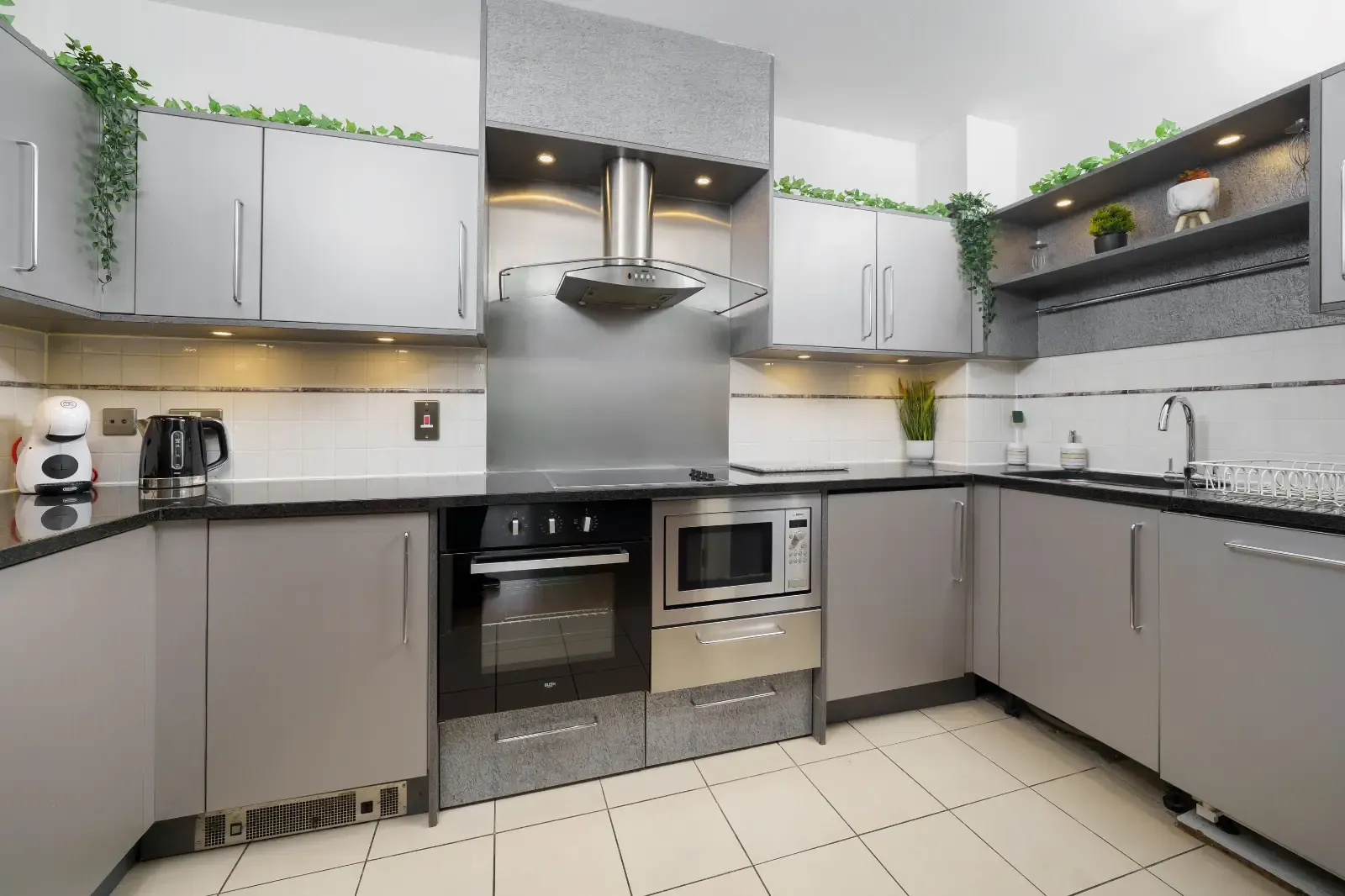 River Side Apartment in SW8 2LS - Property image 14 - VivreStays