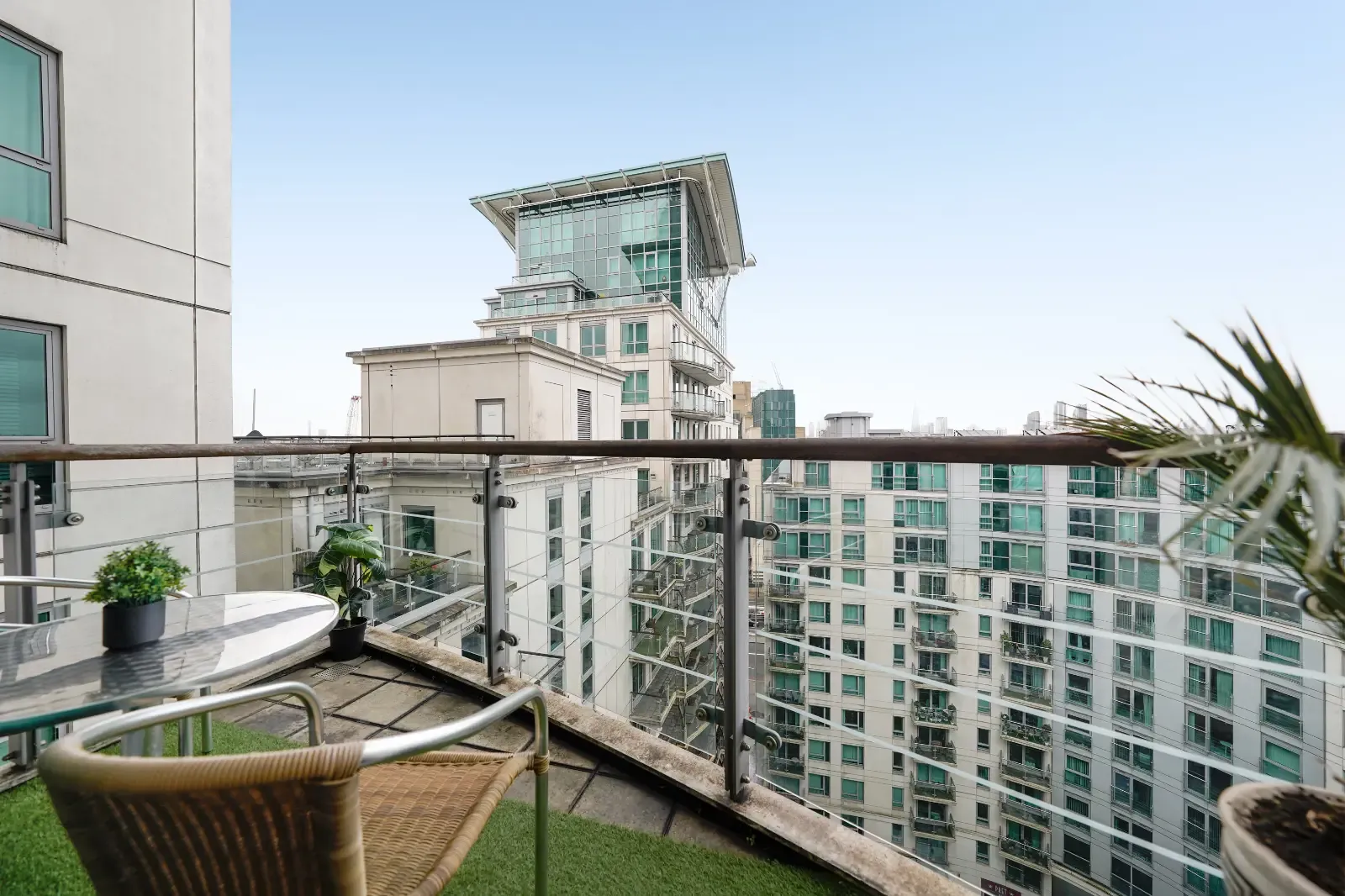 River Side Apartment in SW8 2LS - Property image 21 - VivreStays