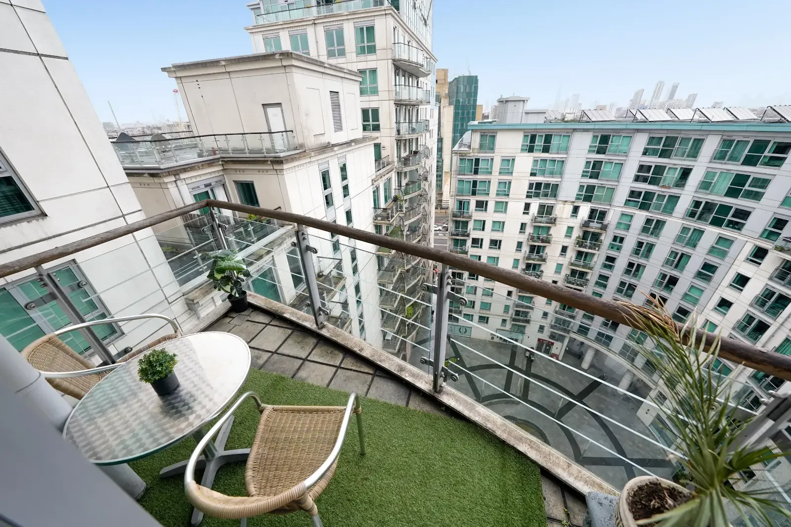 River Side Apartment in SW8 2LS - Property image 22 - VivreStays