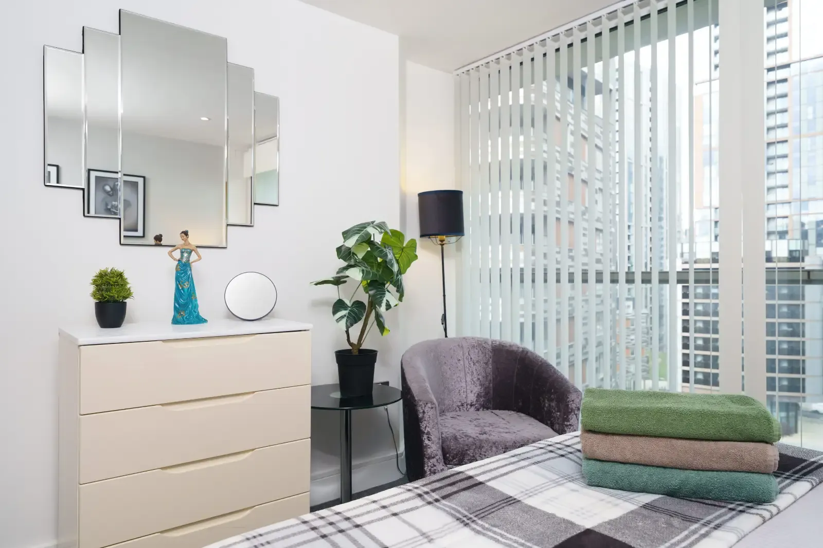 Millharbour Apartment in 38 Millharbour, E14 9JT - Property image 5 - VivreStays
