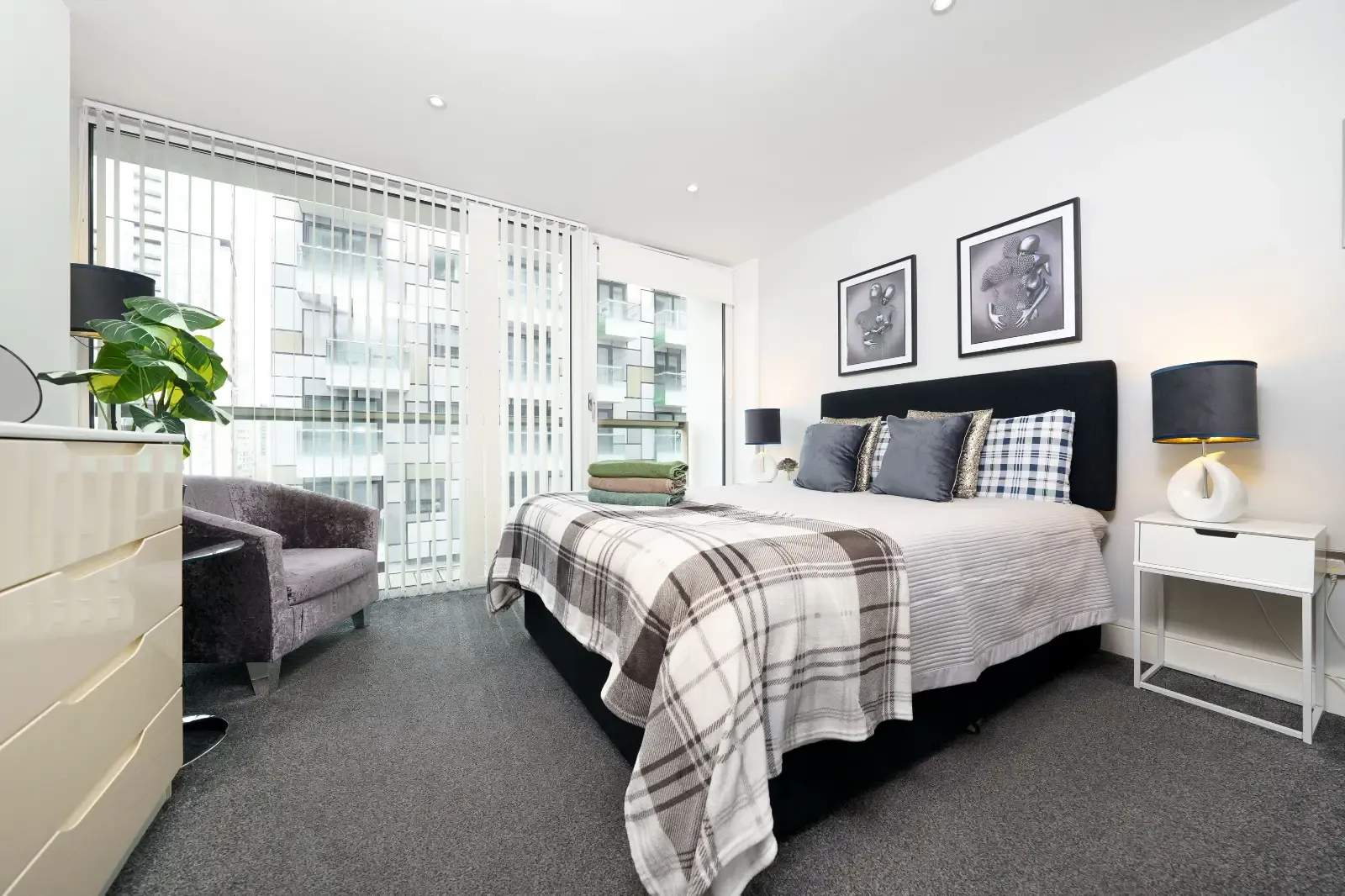 Millharbour Apartment in 38 Millharbour, E14 9JT - Property image 2 - VivreStays