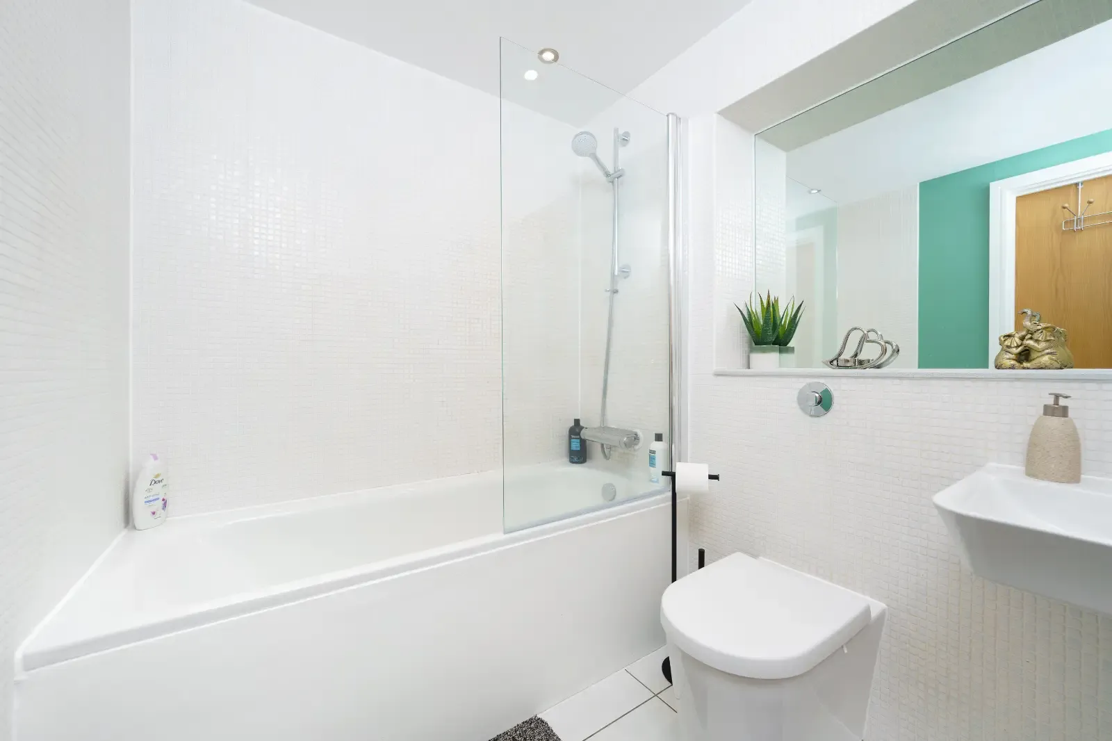 Millharbour Apartment in 38 Millharbour, E14 9JT - Property image 16 - VivreStays