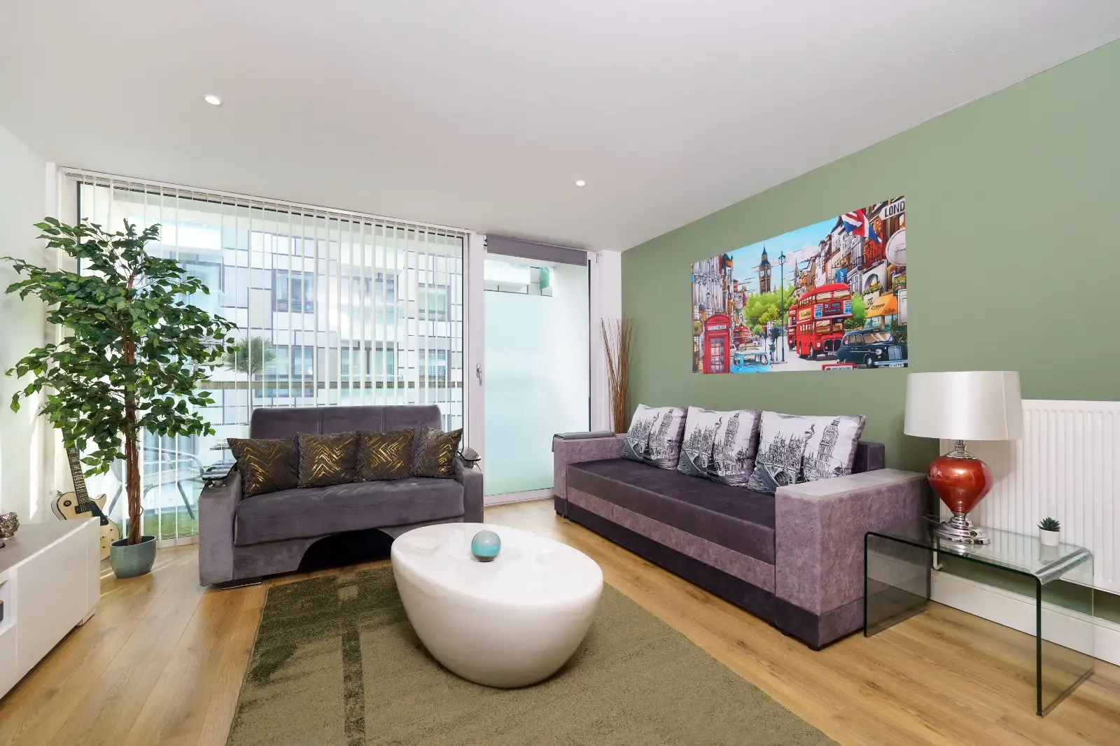 View Cobalt Point Apartment in 38 Millharbour, E14 9JT Cobalt Point Apartment in 38 Millharbour, E14 9JT - Property image 3 - VivreStays
