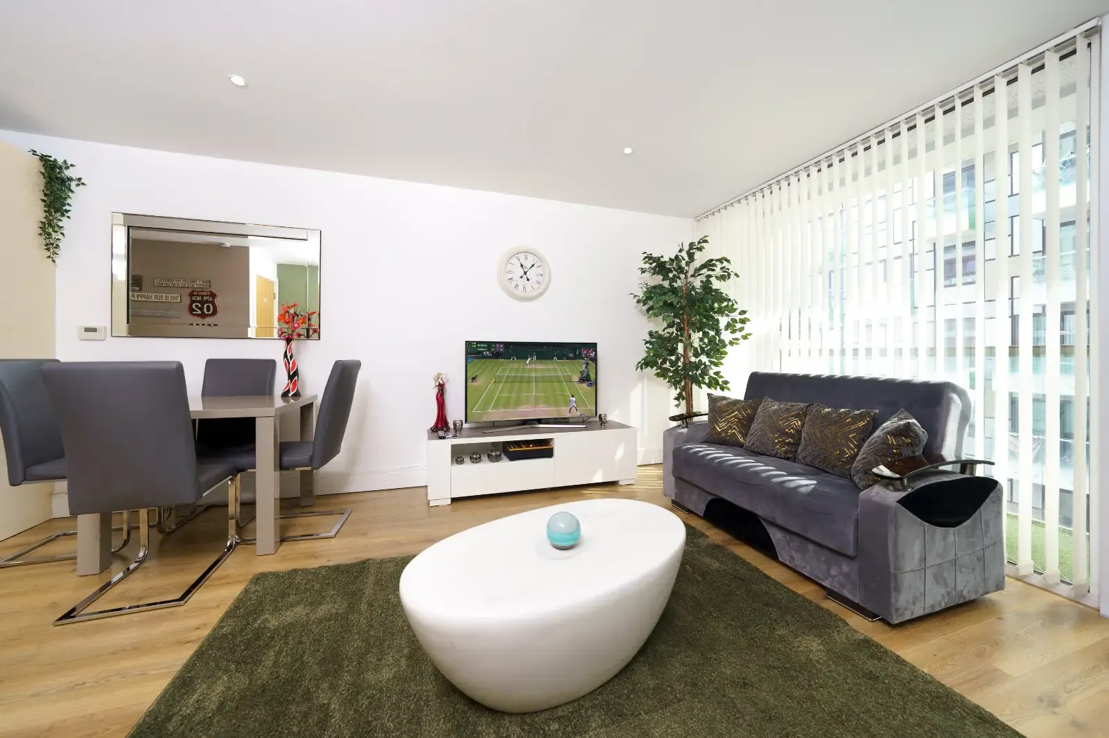 View Cobalt Point Apartment in 38 Millharbour, E14 9JT Cobalt Point Apartment in 38 Millharbour, E14 9JT - Property image 4 - VivreStays