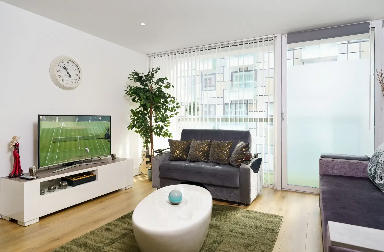 View Cobalt Point Apartment in 38 Millharbour, E14 9JT Cobalt Point Apartment in 38 Millharbour, E14 9JT - Property image 5 - VivreStays