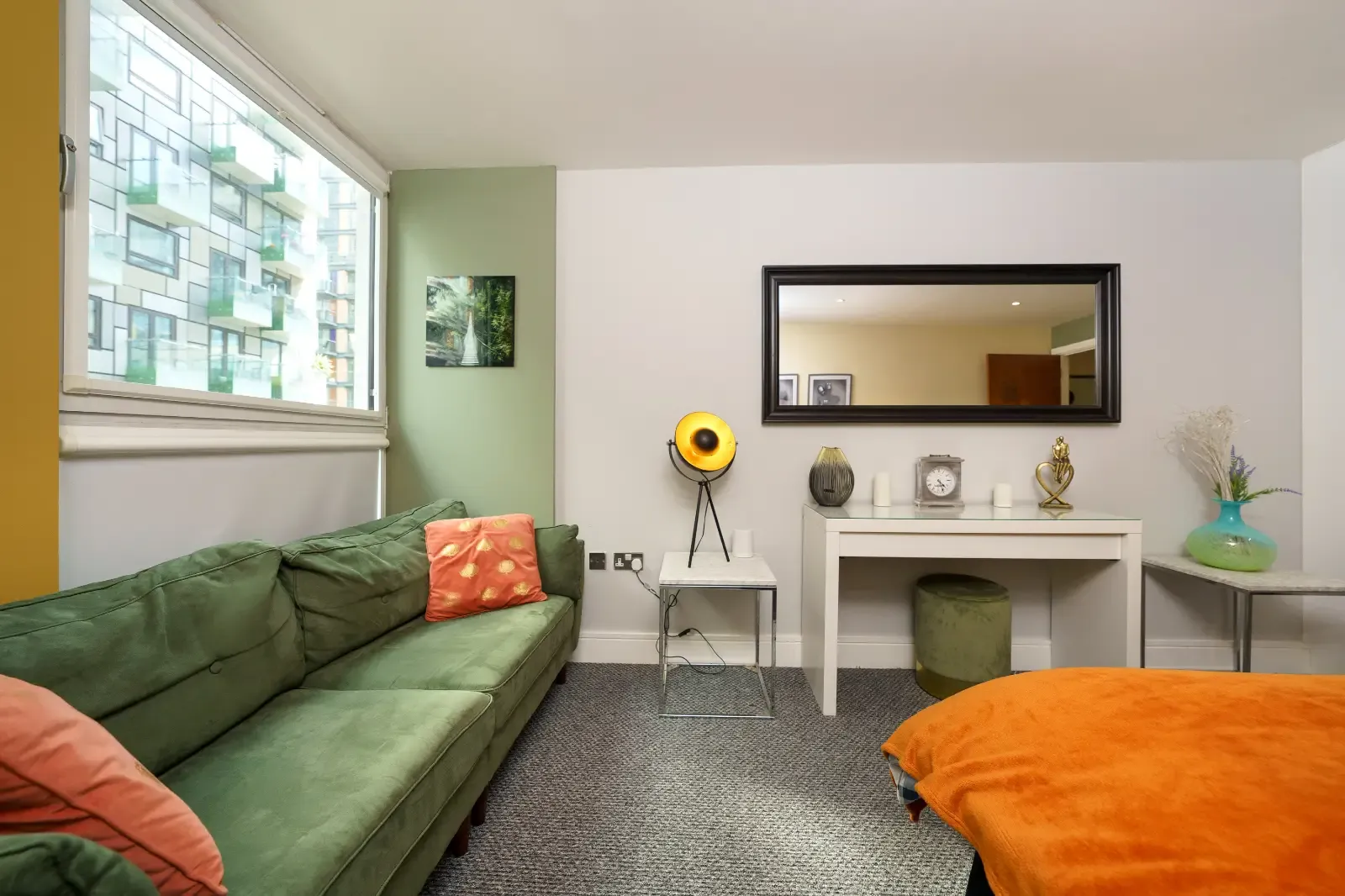 View Cobalt Point Apartment in 38 Millharbour, E14 9JT Cobalt Point Apartment in 38 Millharbour, E14 9JT - Property image 13 - VivreStays