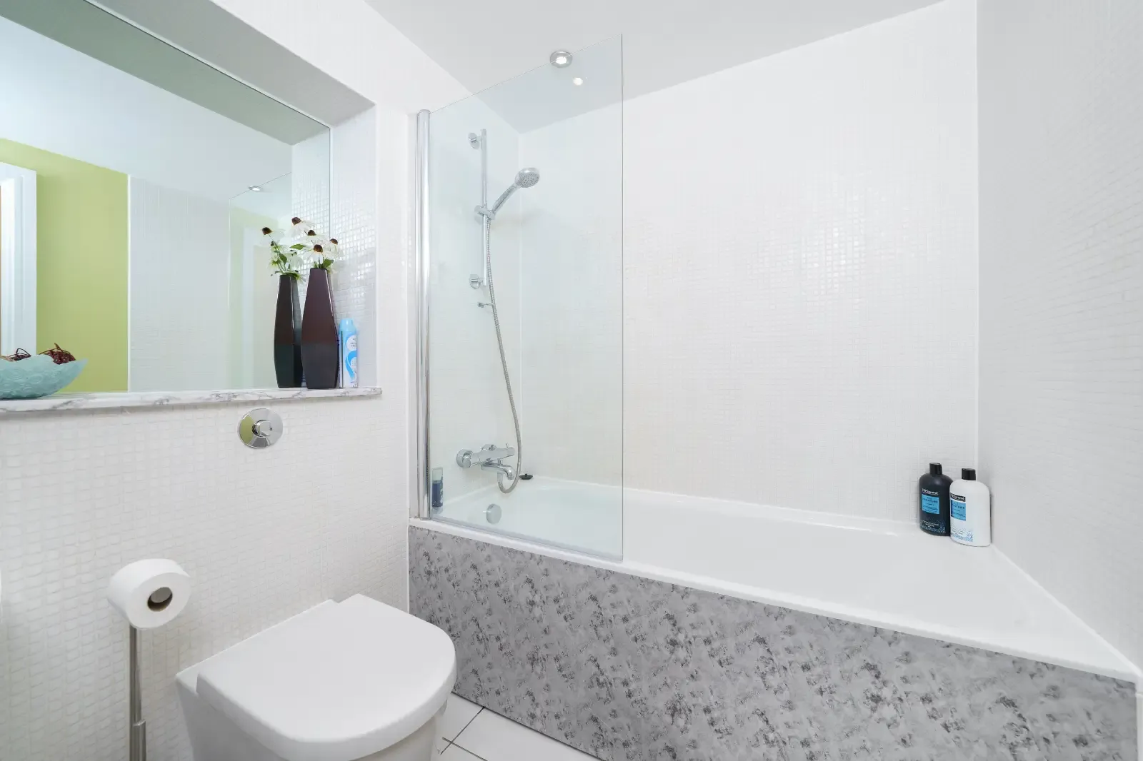 View Cobalt Point Apartment in 38 Millharbour, E14 9JT Cobalt Point Apartment in 38 Millharbour, E14 9JT - Property image 18 - VivreStays