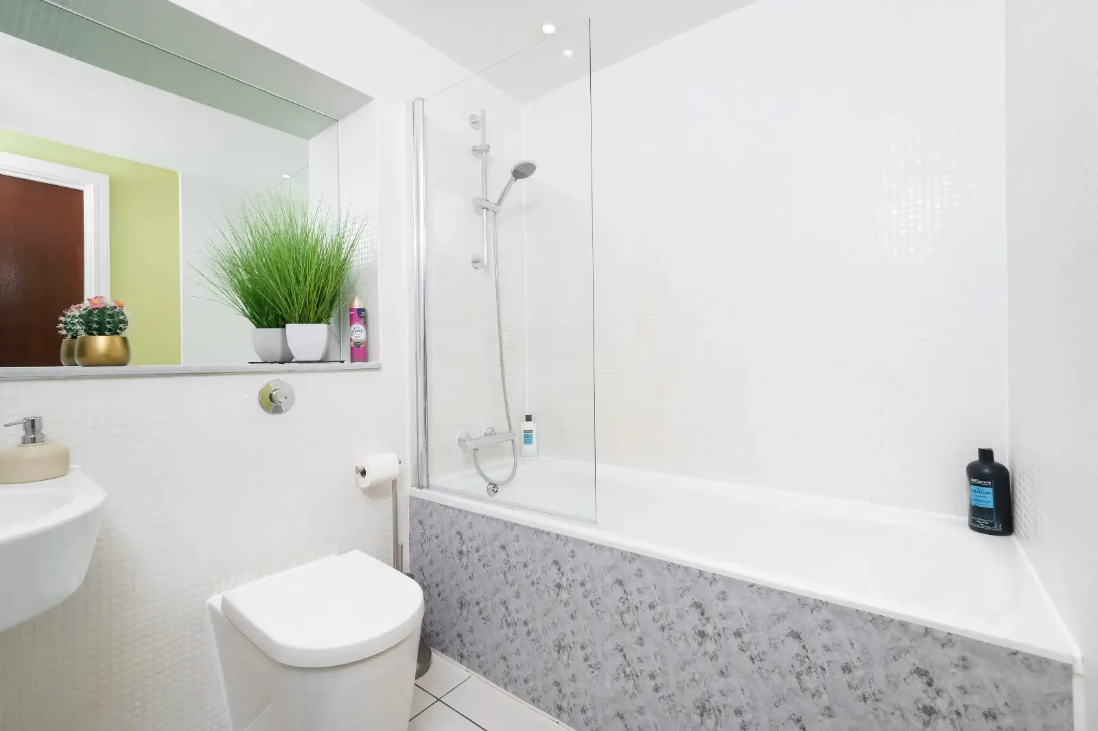 Denison Apartment in 20 Lanterns Way, Tower Hamlets, London, E14 9JG, United Kingdom - Property image 17 - VivreStays