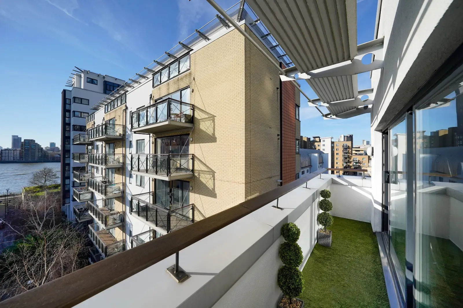 View River Penthouse Apartment in 60 Westferry Road, Tower Hamlets, London, E14 8LN, United Kingdom River Penthouse Apartment in 60 Westferry Road, Tower Hamlets, London, E14 8LN, United Kingdom - Property image 21 - VivreStays
