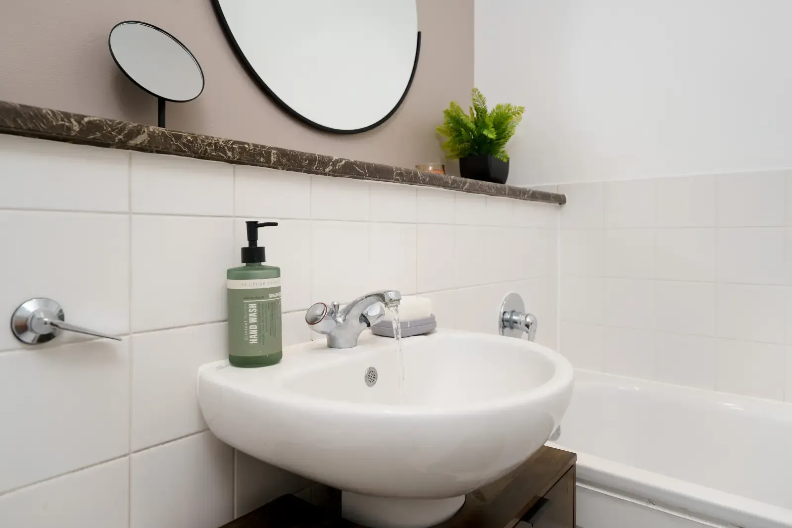 Ocean Wharf Apartment in 60 Westferry Road, E14 8LN - Property image 8 - VivreStays
