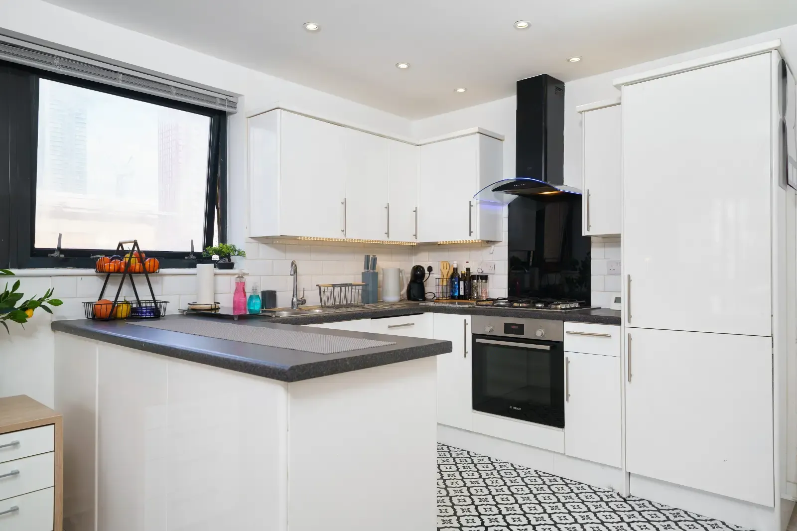 Ocean Wharf Apartment in 60 Westferry Road, E14 8LN - Property image 12 - VivreStays