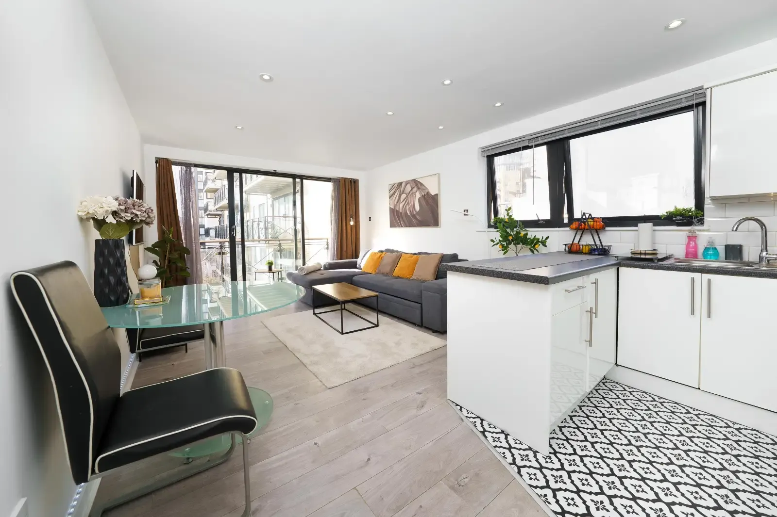 Ocean Wharf Apartment in 60 Westferry Road, E14 8LN - Property image 11 - VivreStays
