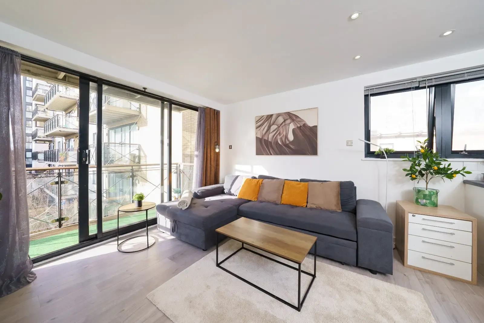 Ocean Wharf Apartment in 60 Westferry Road, E14 8LN - Property image 13 - VivreStays