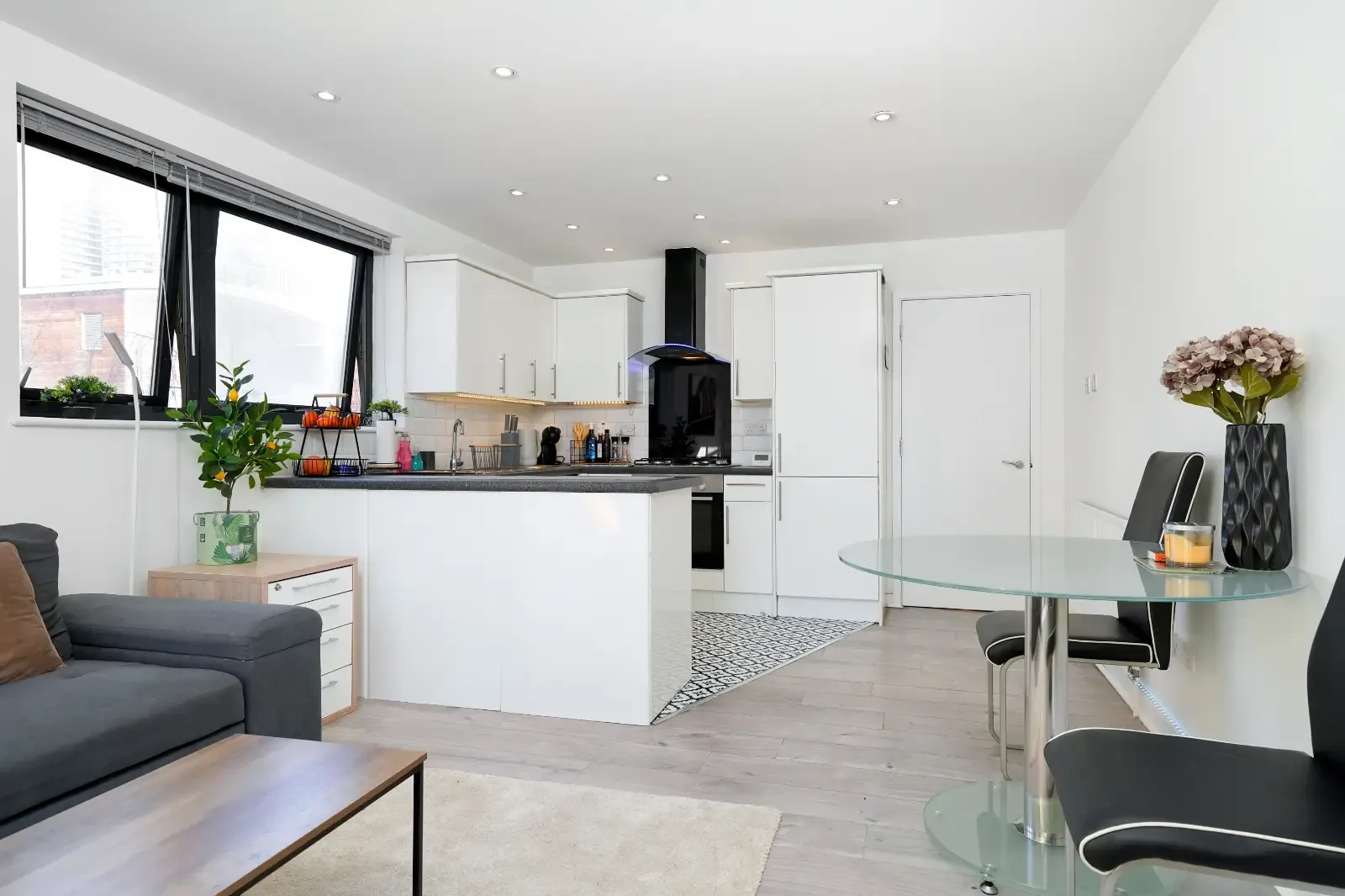 Ocean Wharf Apartment in 60 Westferry Road, E14 8LN - Property image 15 - VivreStays
