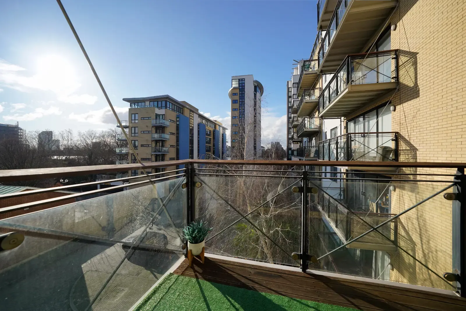 Ocean Wharf Apartment in 60 Westferry Road, E14 8LN - Property image 17 - VivreStays