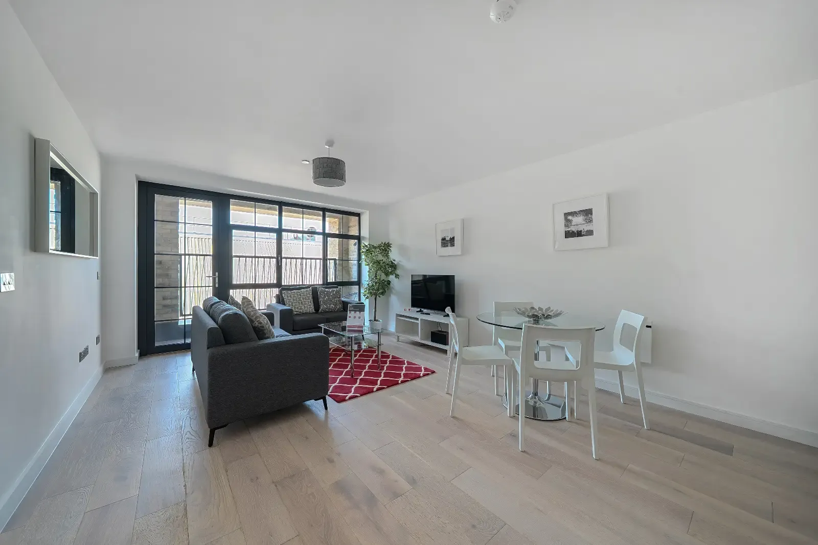 Caroline Street - 2 Bed serviced apartment - London - VivreStays