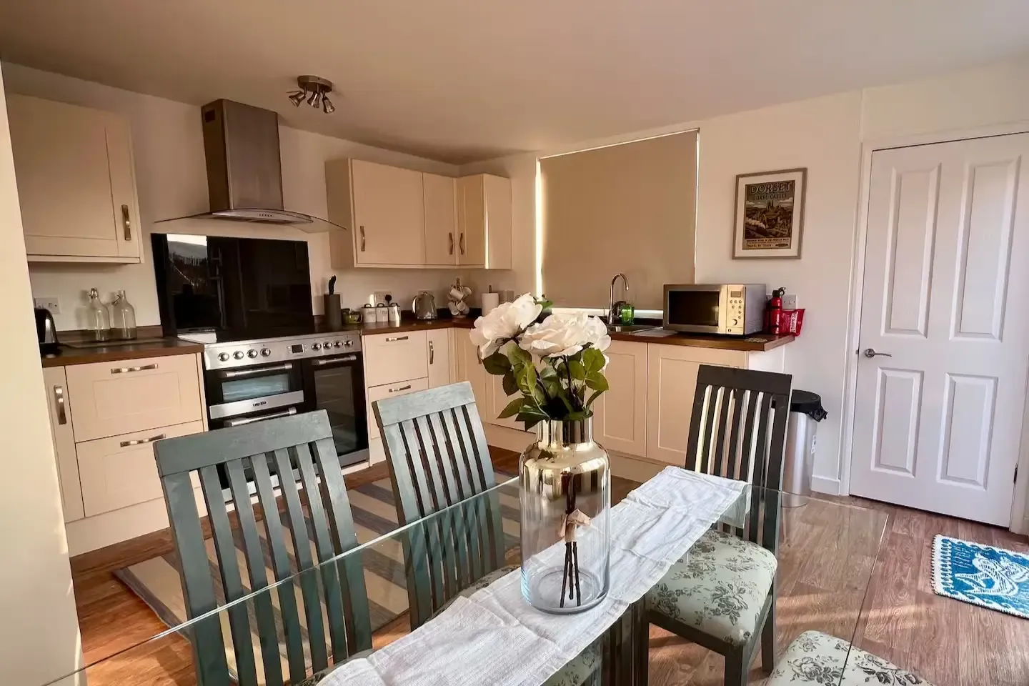 Swanage 2BR Coastal Retreat Family & Pet Friendly in 22b Institute Road, Swanage, BH19 1BX, United Kingdom - Property image 3 - VivreStays