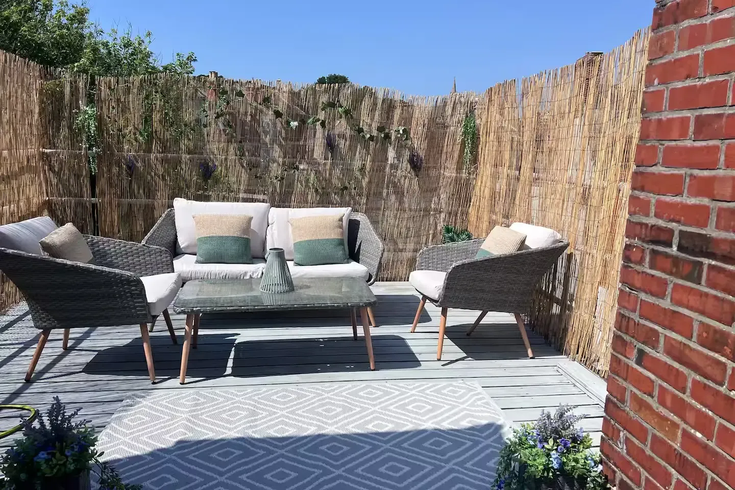 Swanage 2BR Coastal Retreat Family & Pet Friendly in 22b Institute Road, Swanage, BH19 1BX, United Kingdom - Property image 4 - VivreStays