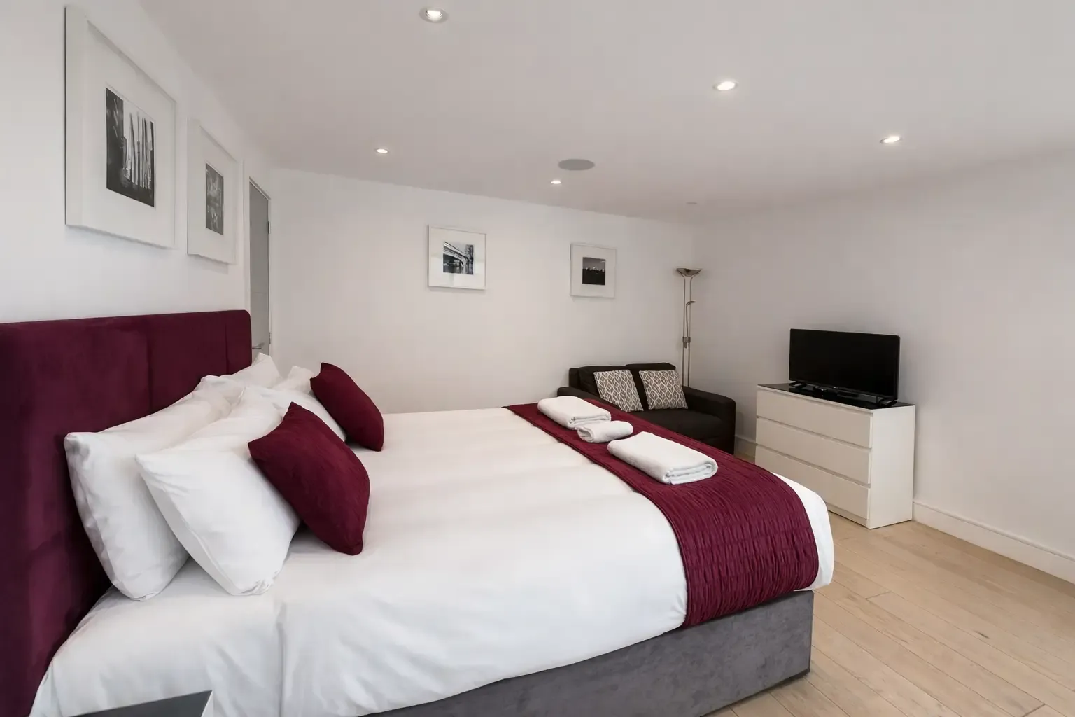Walpole Court - Studio in W5 5ED - Property image 2 - VivreStays