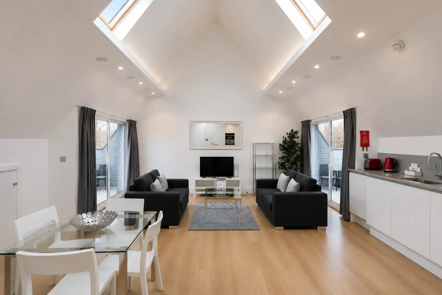 Walpole Court - 2 Bed in W5 5ED - Property image 3 - VivreStays