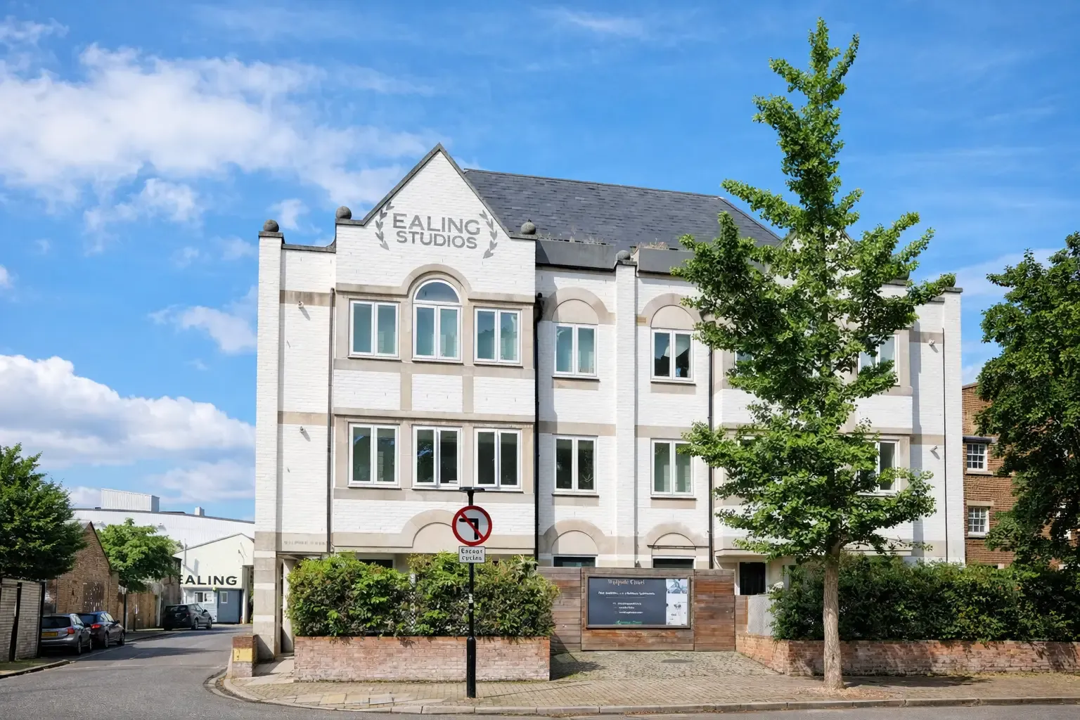 Walpole Court - 2 Bed in W5 5ED - Property image 20 - VivreStays