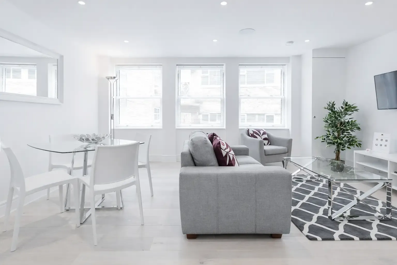 Walpole Court - 2 Bed in W5 5ED - Property image 2 - VivreStays
