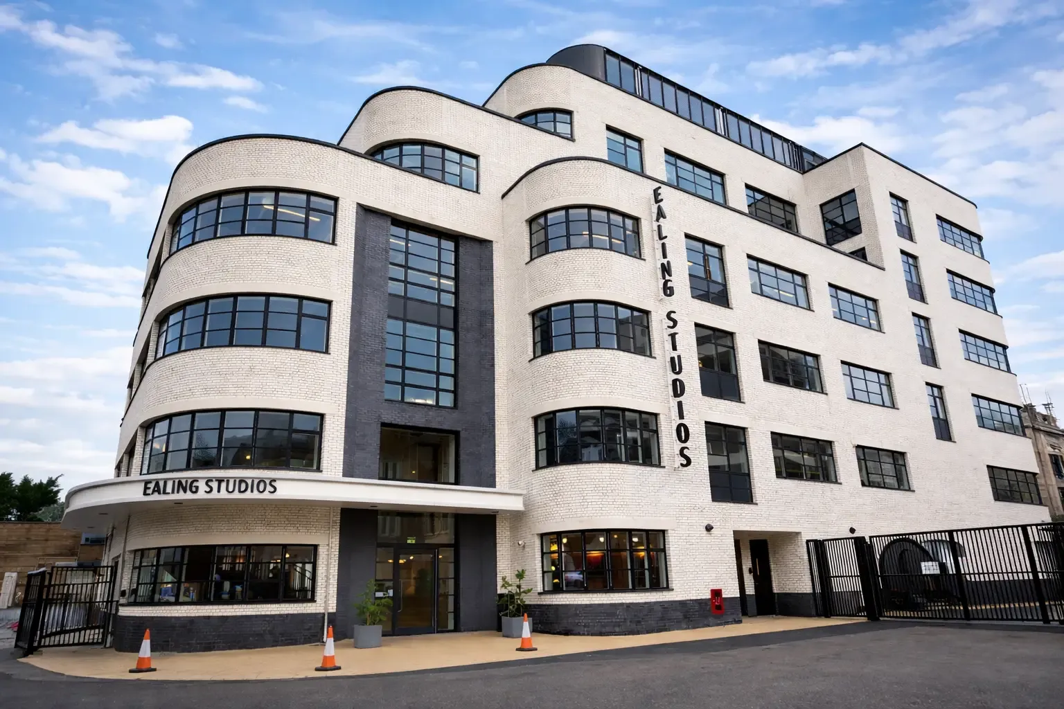 View Walpole Court - 3 Bed in W5 5ED Walpole Court - 3 Bed in W5 5ED - Property image 18 - VivreStays
