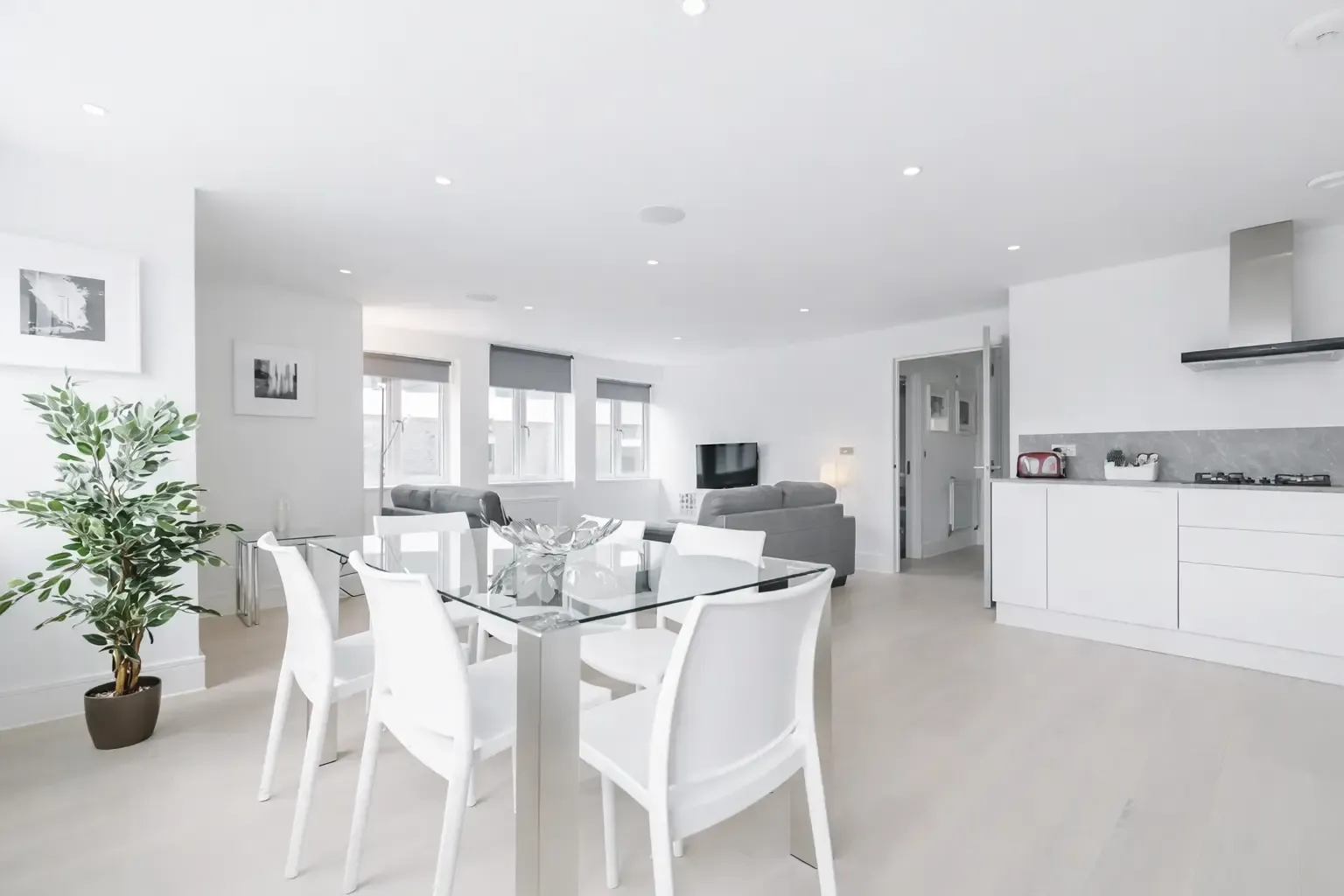 View Walpole Court - 3 Bed in W5 5ED Walpole Court - 3 Bed in W5 5ED - Property image 5 - VivreStays