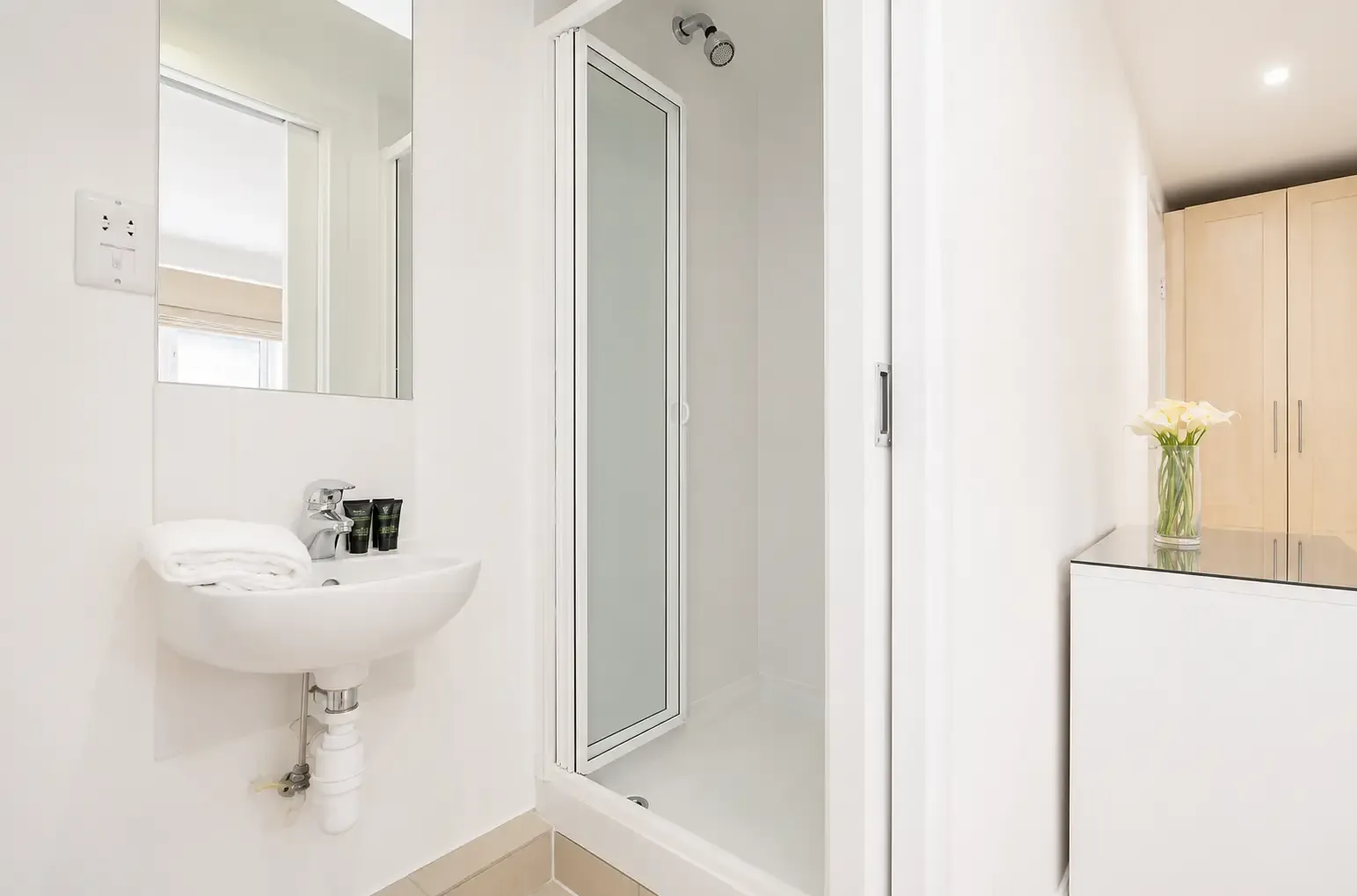 Kew Bridge Court - 2 Bed in W4 3AF - Property image 14 - VivreStays