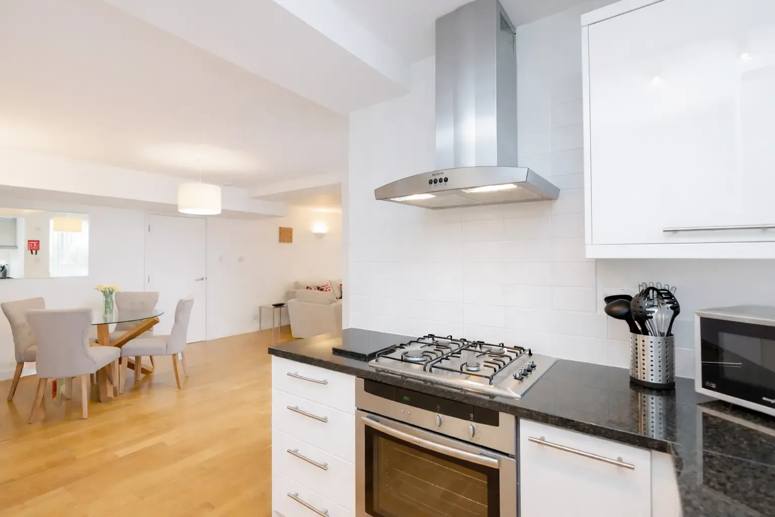 Kew Bridge Court - 2 Bed in W4 3AF - Property image 3 - VivreStays