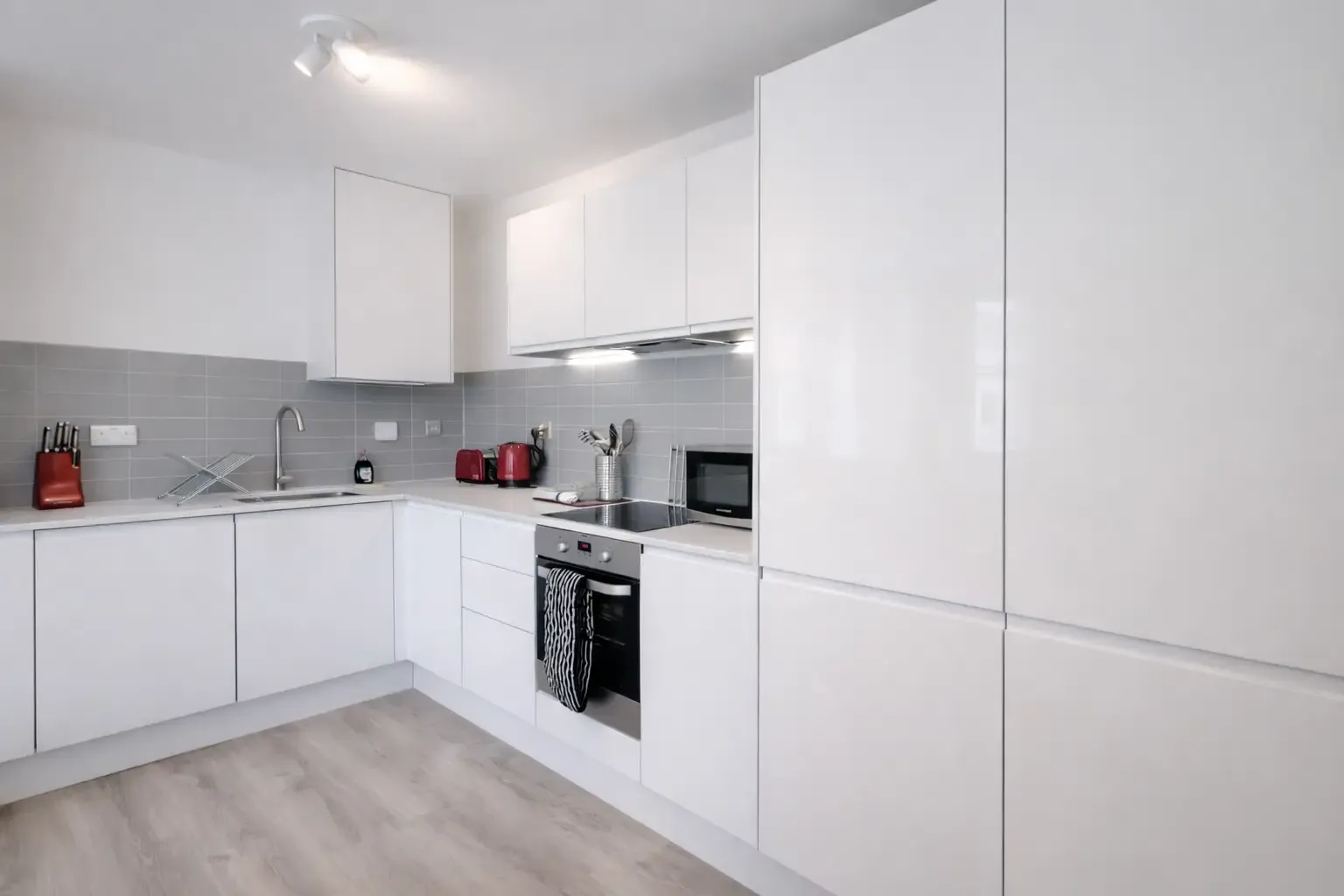 Kew Bridge Court - 2 Bed in W4 3AF - Property image 5 - VivreStays