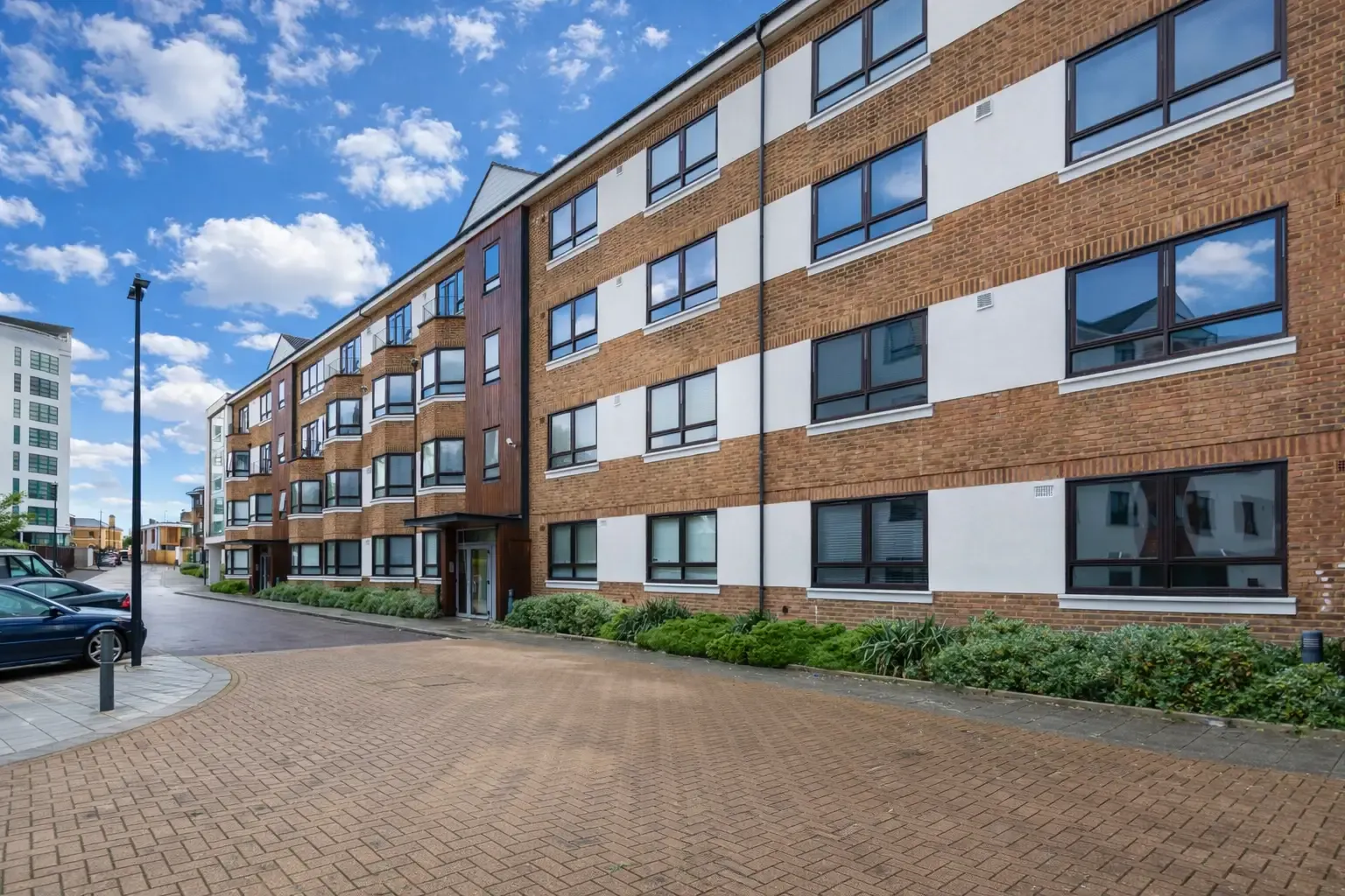 Kew Bridge Court - 2 Bed in W4 3AF - Property image 16 - VivreStays
