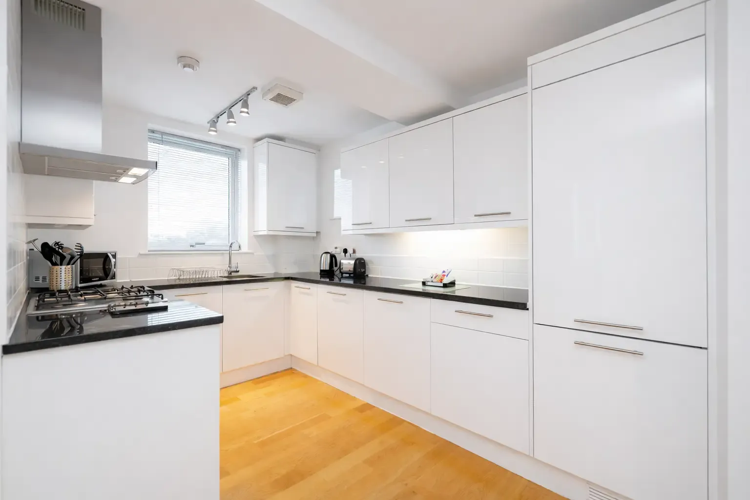 Kew Bridge Court - 2 Bed in W4 3AF - Property image 6 - VivreStays
