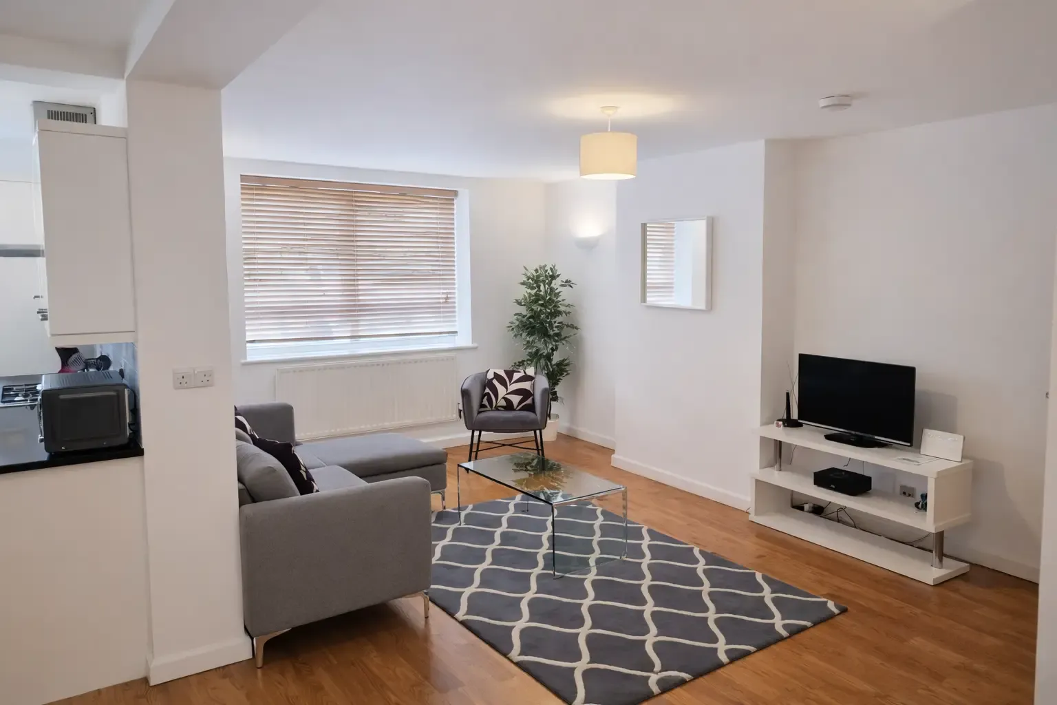 Kew Bridge Court - 2 Bed in W4 3AF - Property image 2 - VivreStays