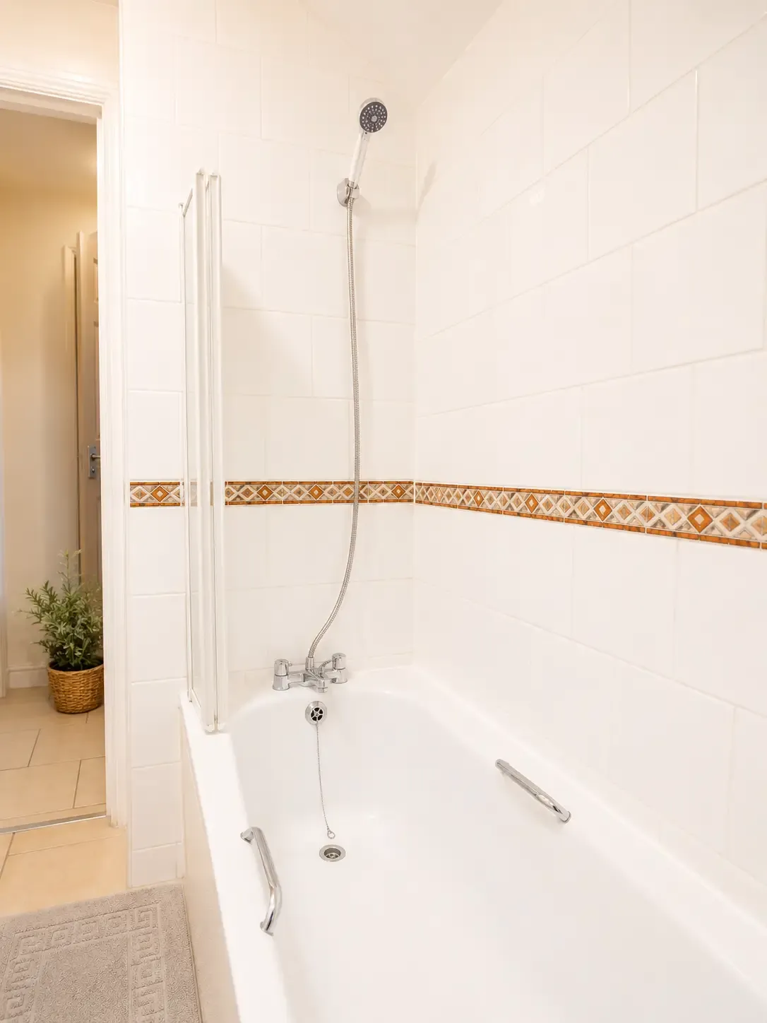 The Shed - Cosy 2-bed flat with free parking in 60a Woodville Road, CF24 4EB - Property image 5 - VivreStays