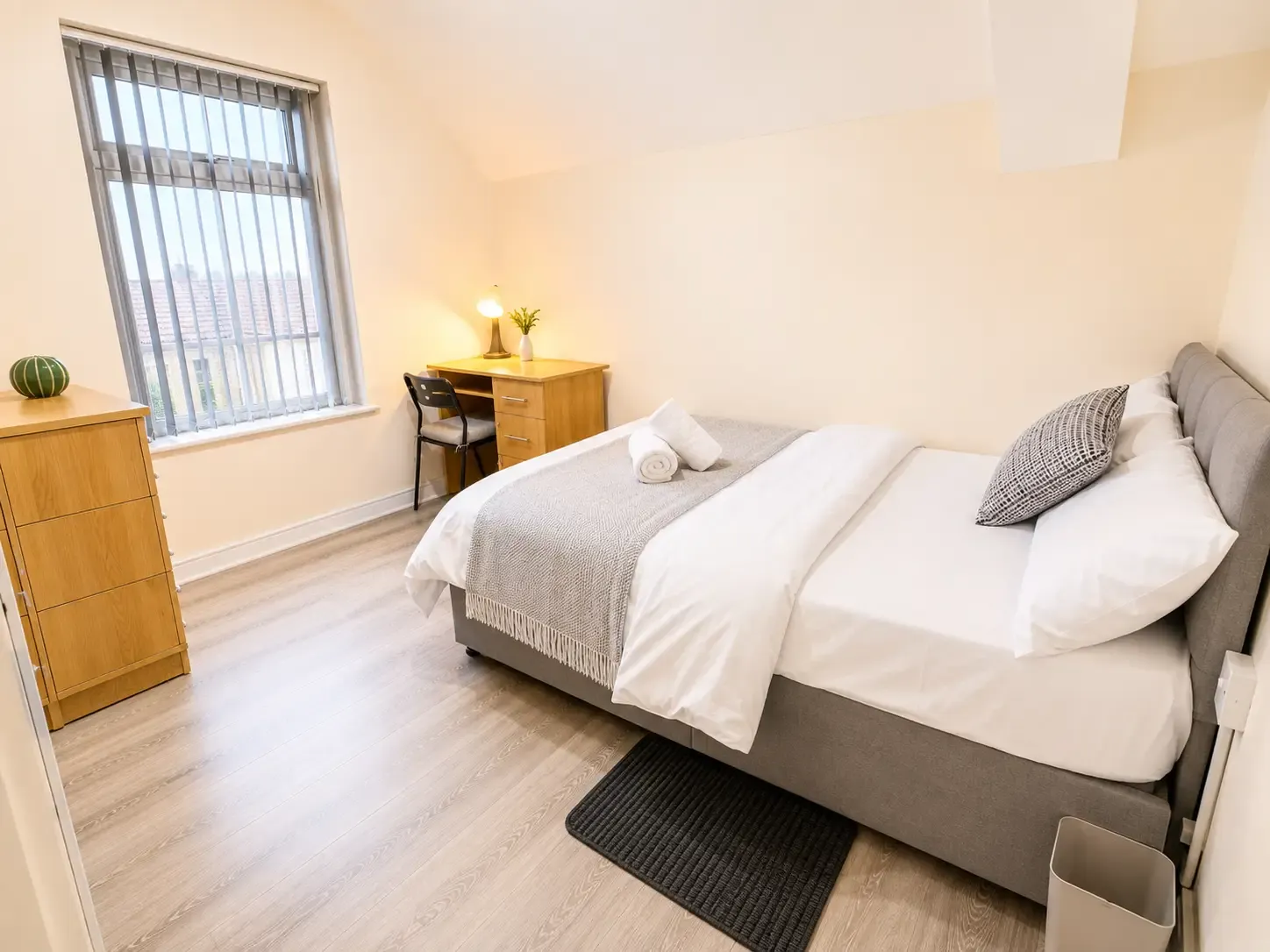 The Shed - Cosy 2-bed flat with free parking in 60a Woodville Road, CF24 4EB - Property image 8 - VivreStays