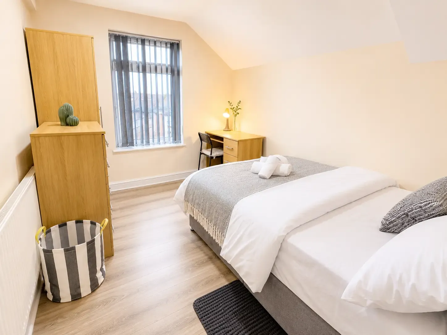 The Shed - Cosy 2-bed flat with free parking in 60a Woodville Road, CF24 4EB - Property image 12 - VivreStays
