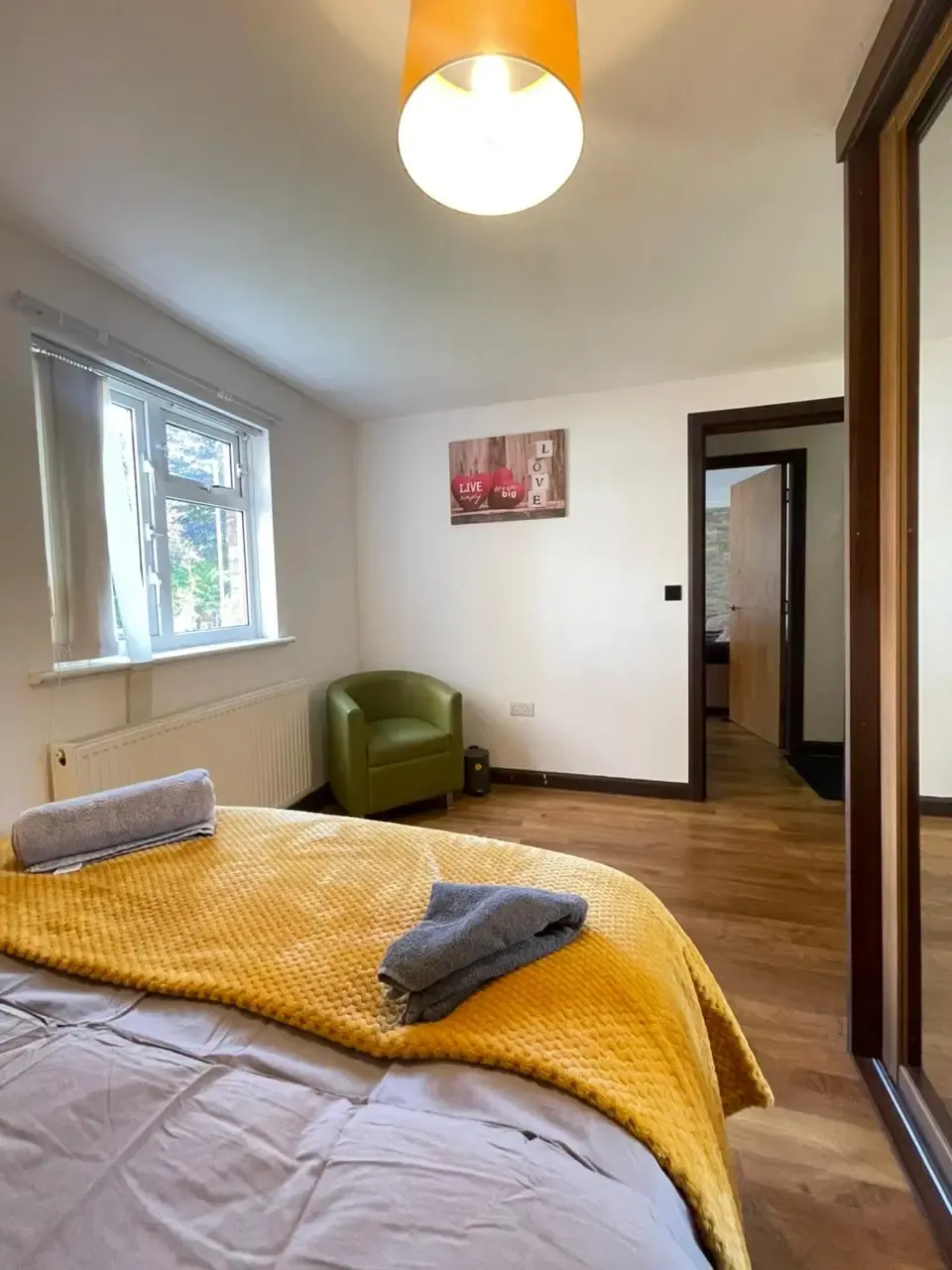 Stylish 2 Bedroom Apartment in Bradford City Center with Free Parking in Avenham Way 10 - Property image 13 - VivreStays