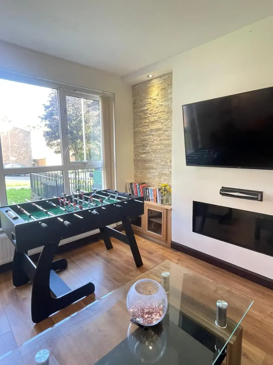 Stylish 2 Bedroom Apartment in Bradford City Center with Free Parking in Avenham Way 10 - Property image 5 - VivreStays