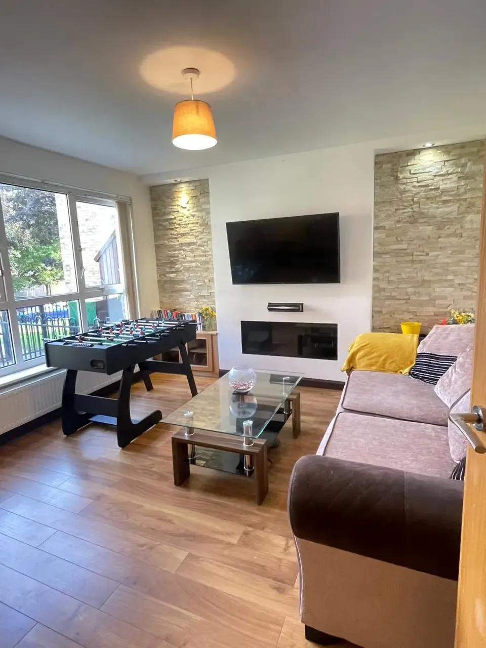 Stylish 2 Bedroom Apartment in Bradford City Center with Free Parking serviced apartment - Bradford - VivreStays